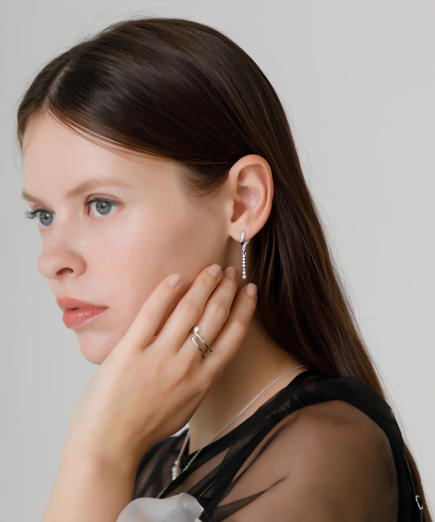 【当日発送】ビジューパールツイストピアス