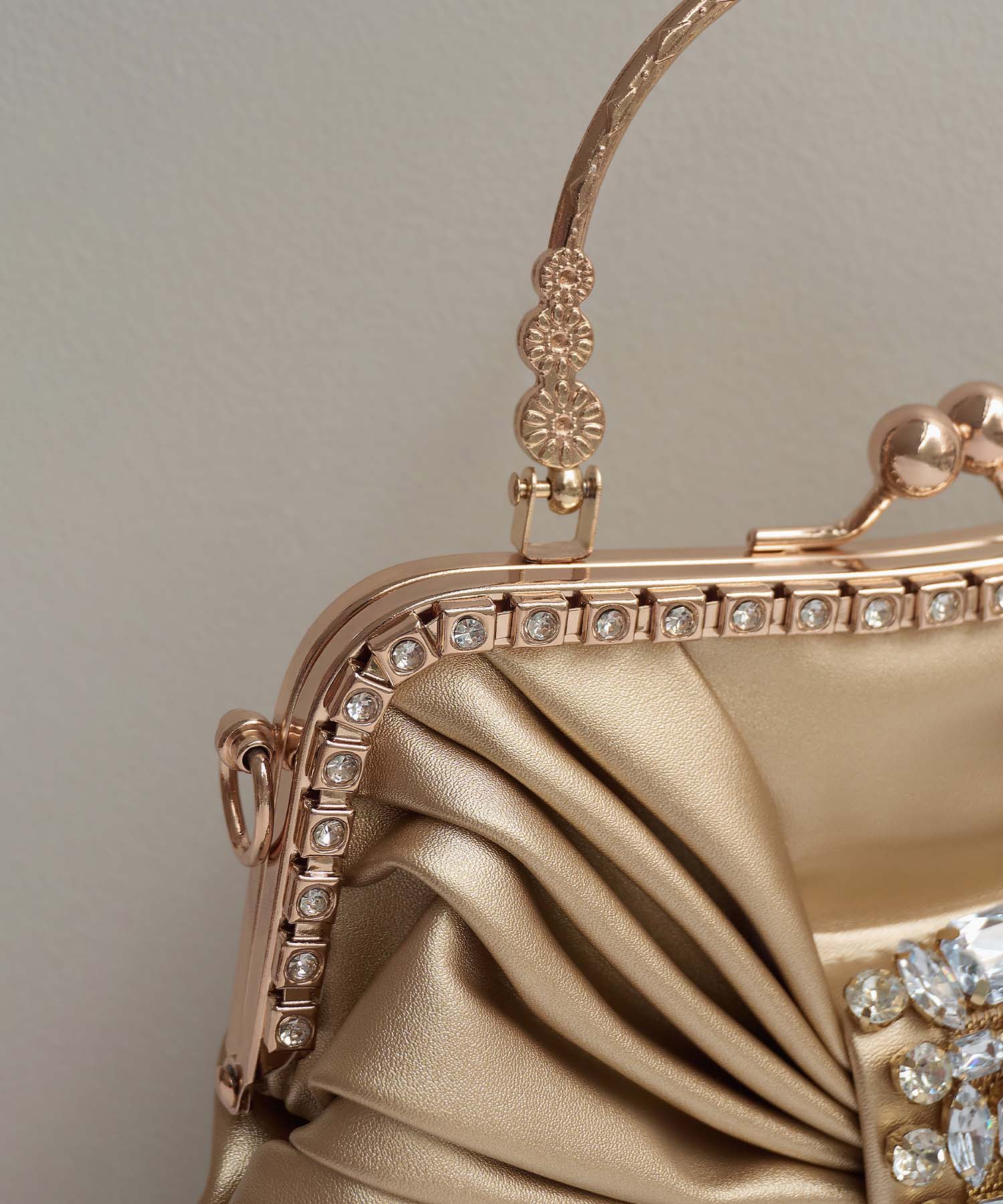 【当日発送】2WAYビジューバックル シャーリングハンドバッグ