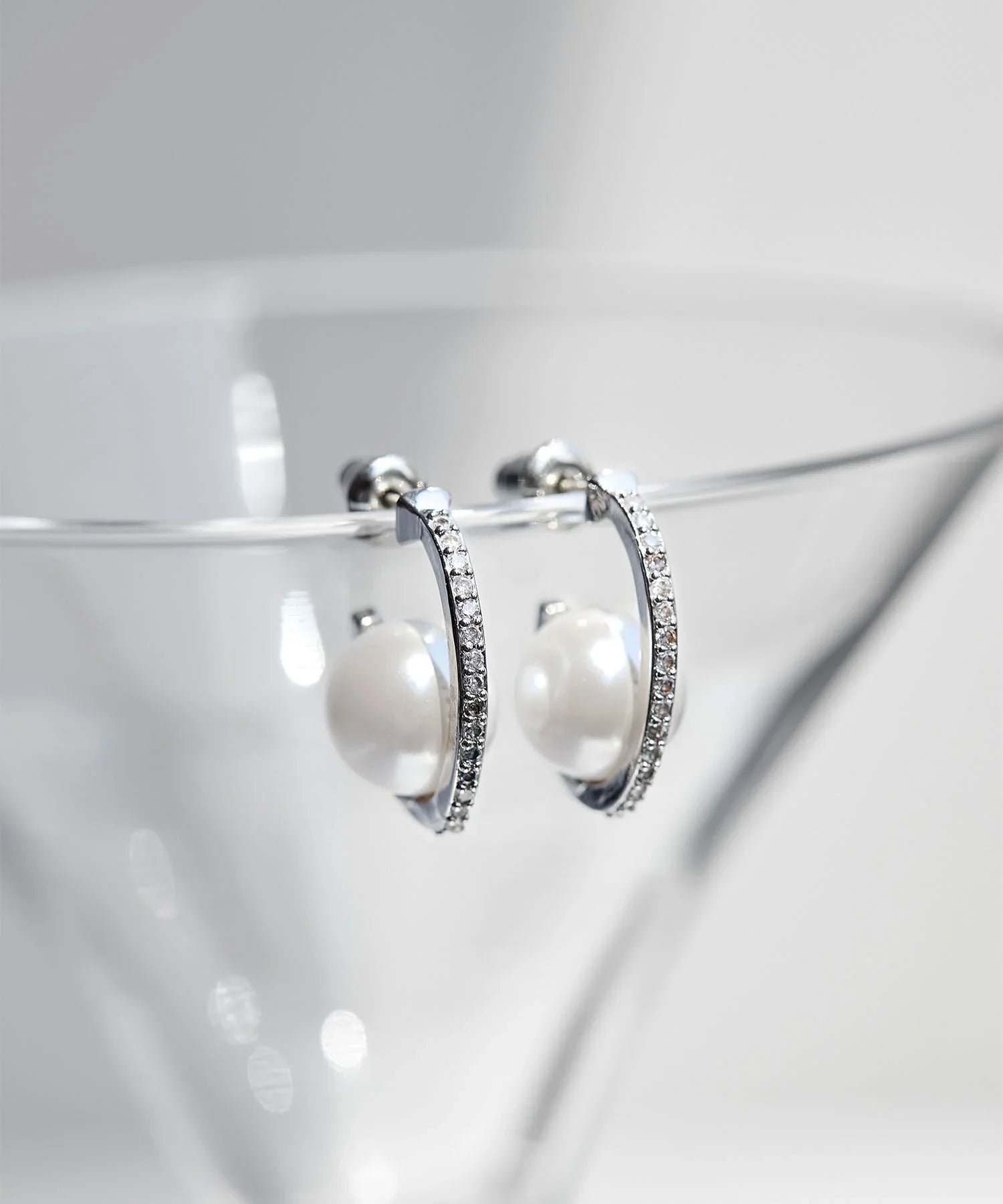 【当日発送】シルバーカーブラインビジューパールピアス