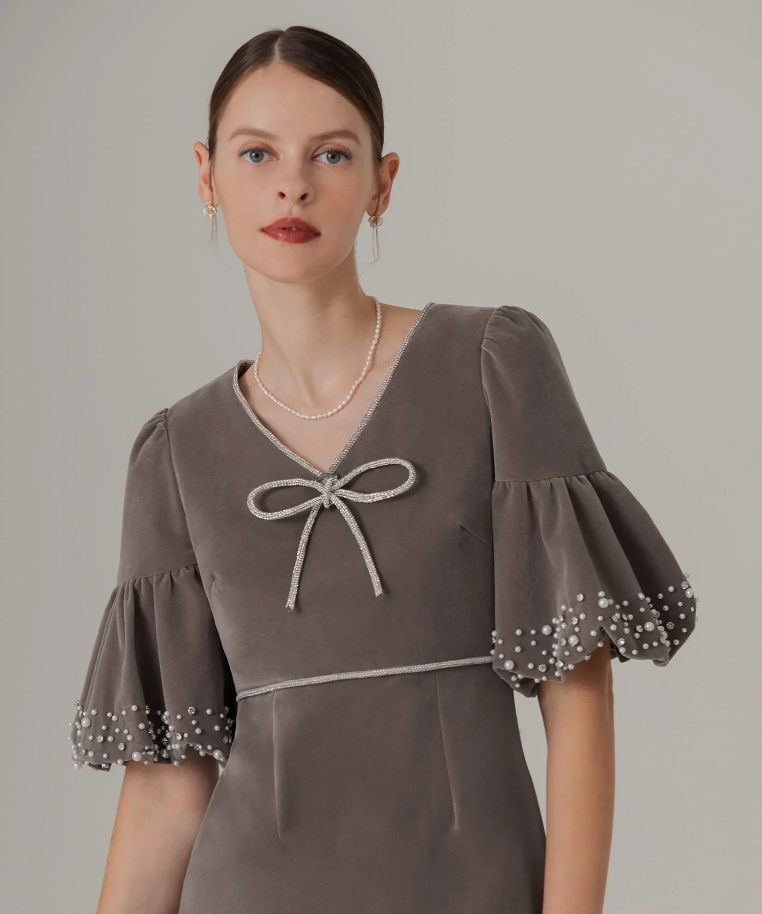 【當天出貨】珍珠石絲帶絲絨縮褶連身裙