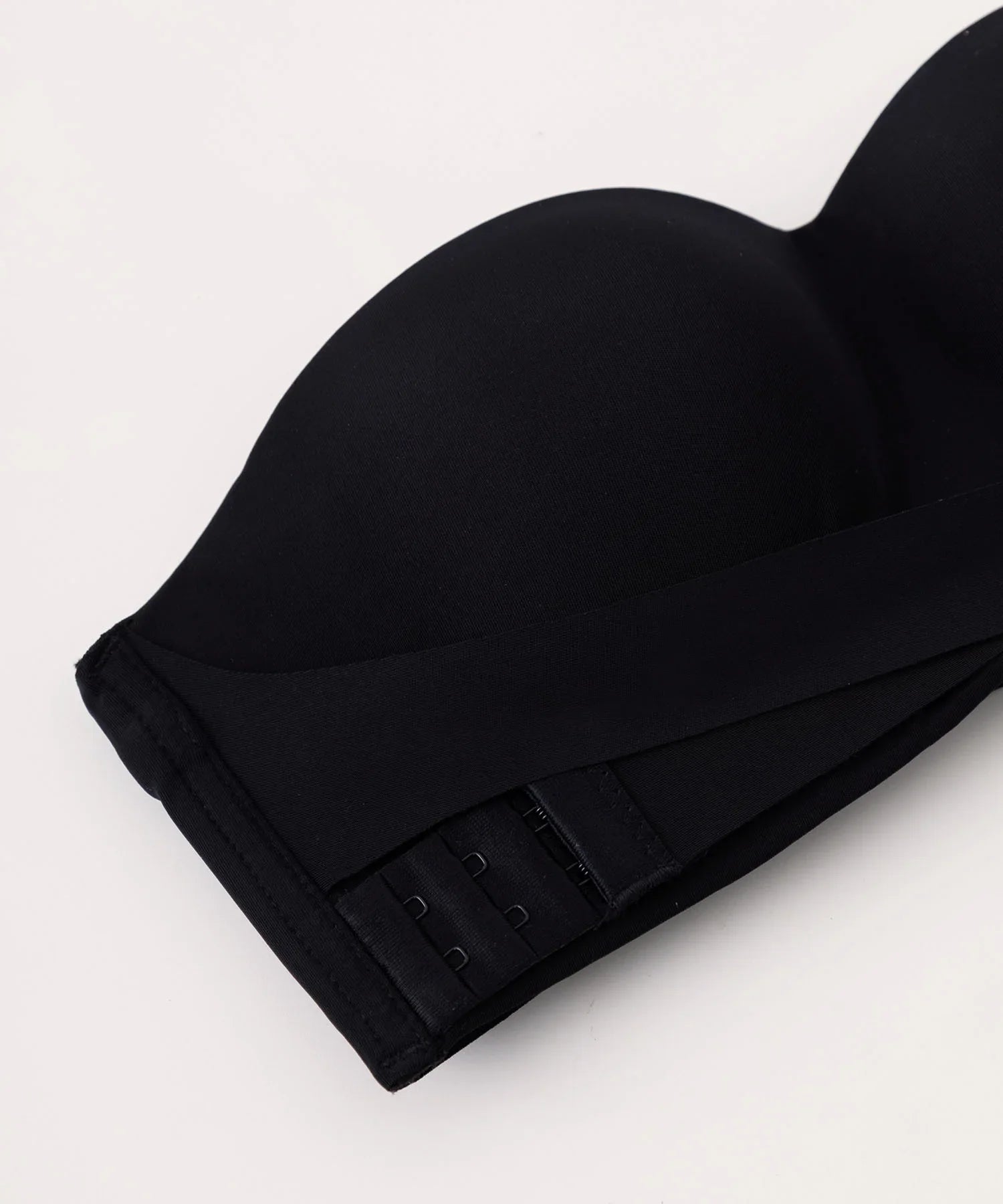 【当日発送】<ずれ防止二重構造で簡単谷間メイク!ワイヤーなしでも安定感抜群>ノンワイヤーストラップレスブラ