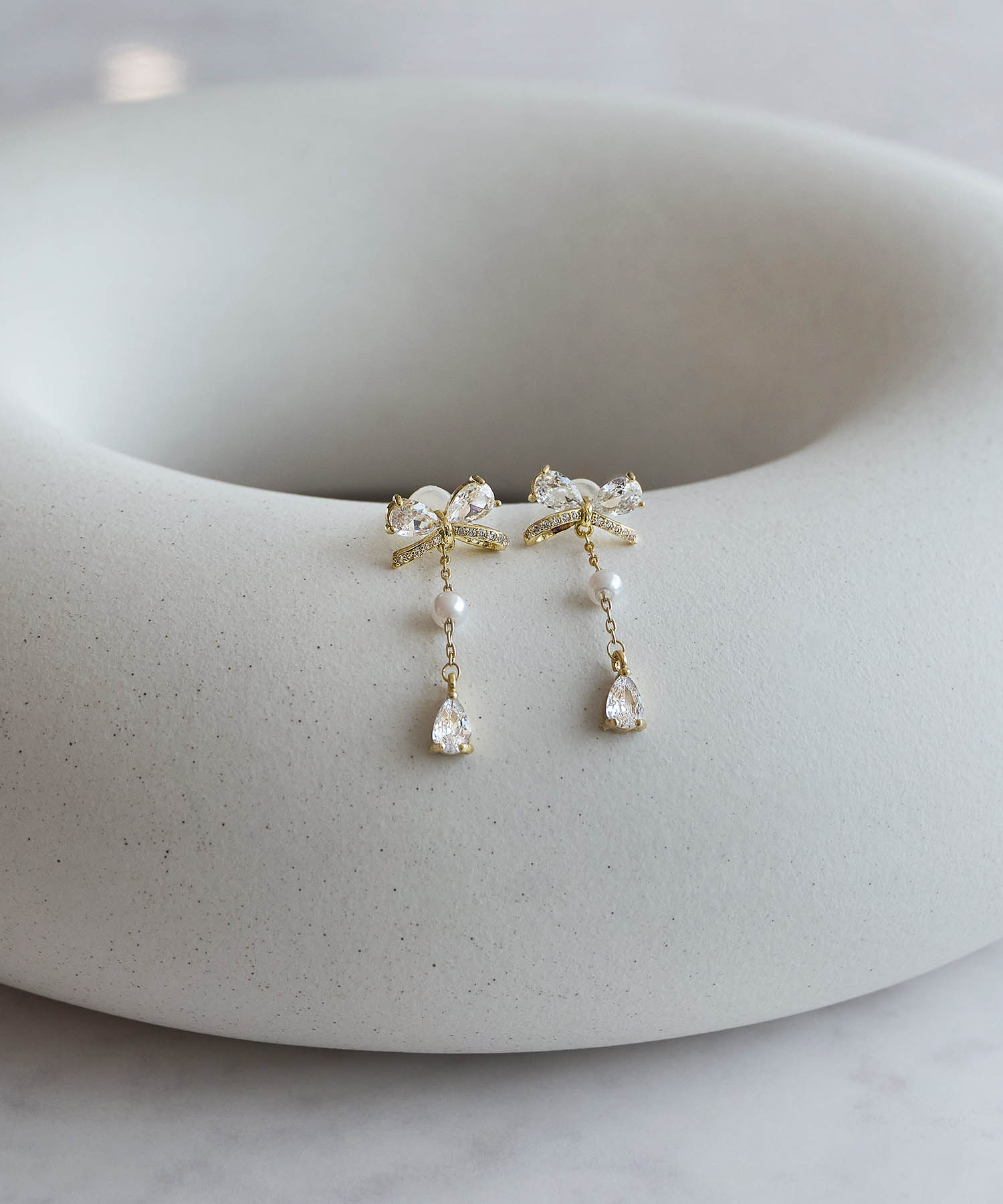 【COMING SOON】ビジューリボンパールスイングピアス