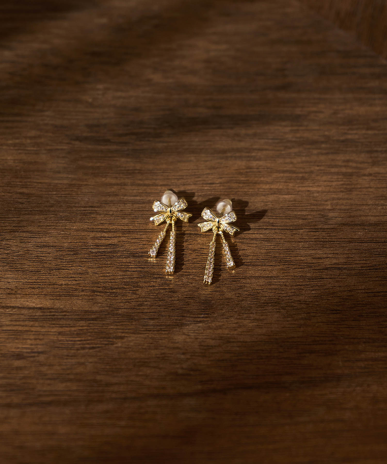 【当日発送】ゴールドリボンドロップビジューピアス