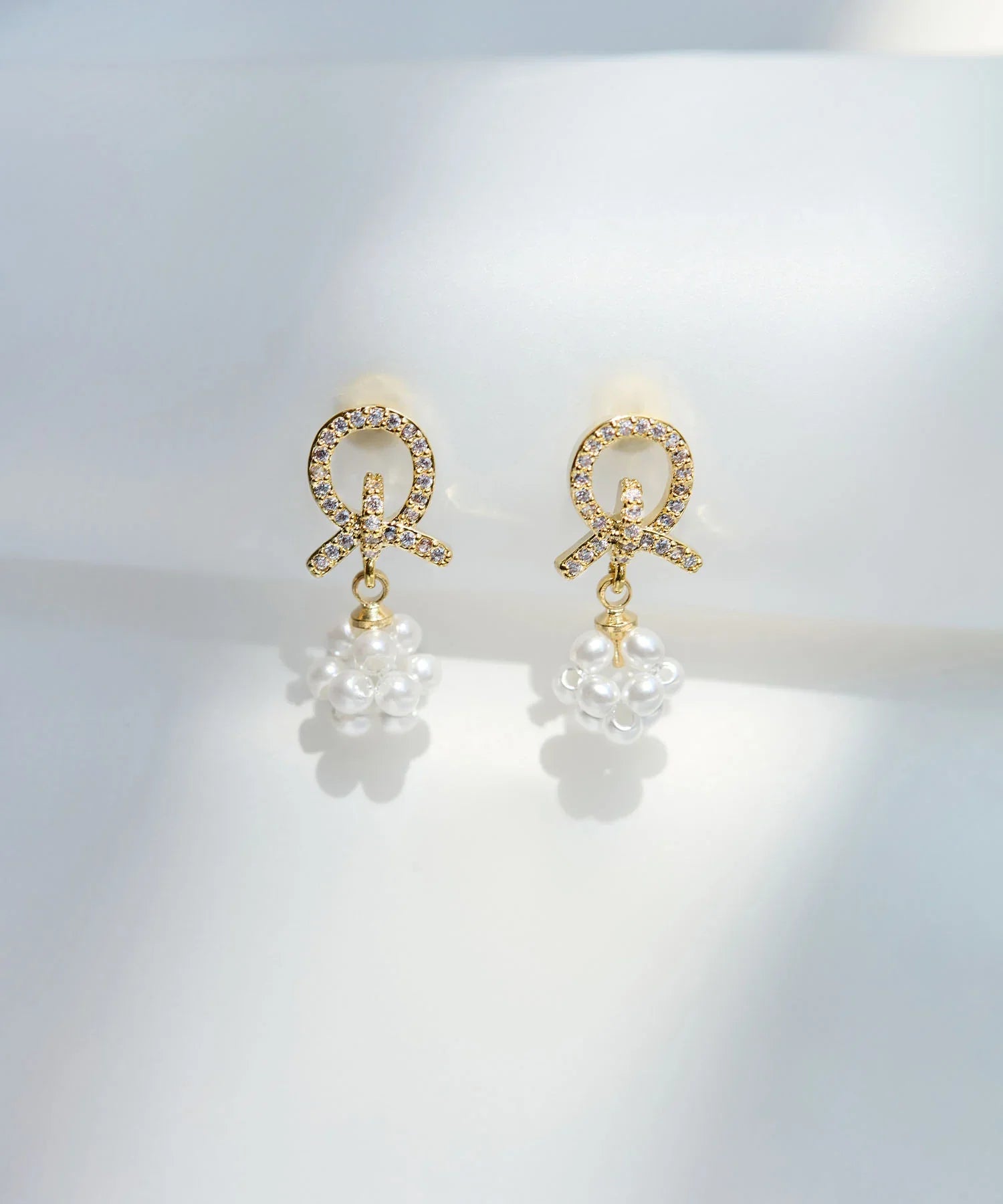 【当日発送】ビジューリボンパールフラワーモチーフニュアンスピアス