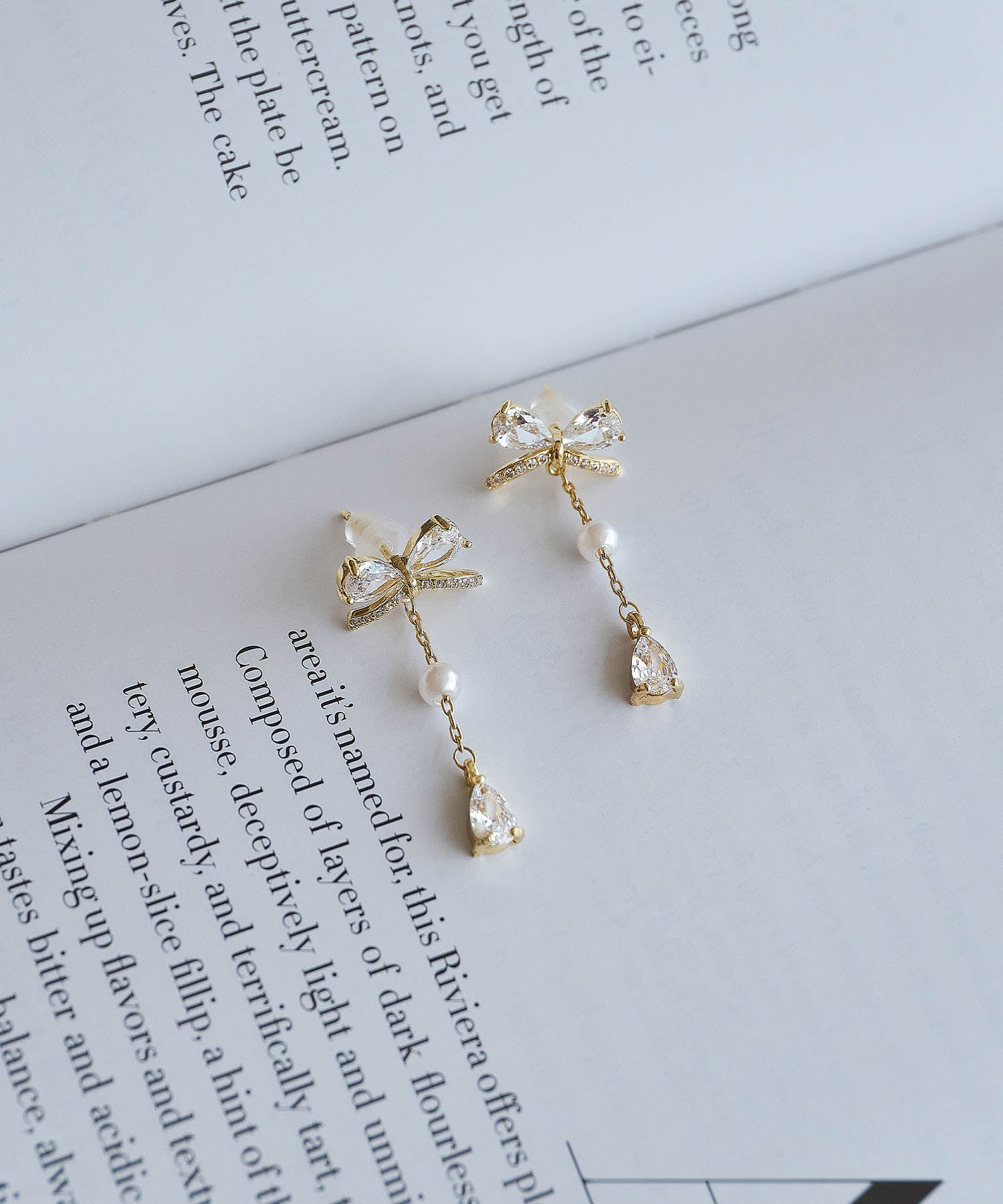 【COMING SOON】ビジューリボンパールスイングピアス