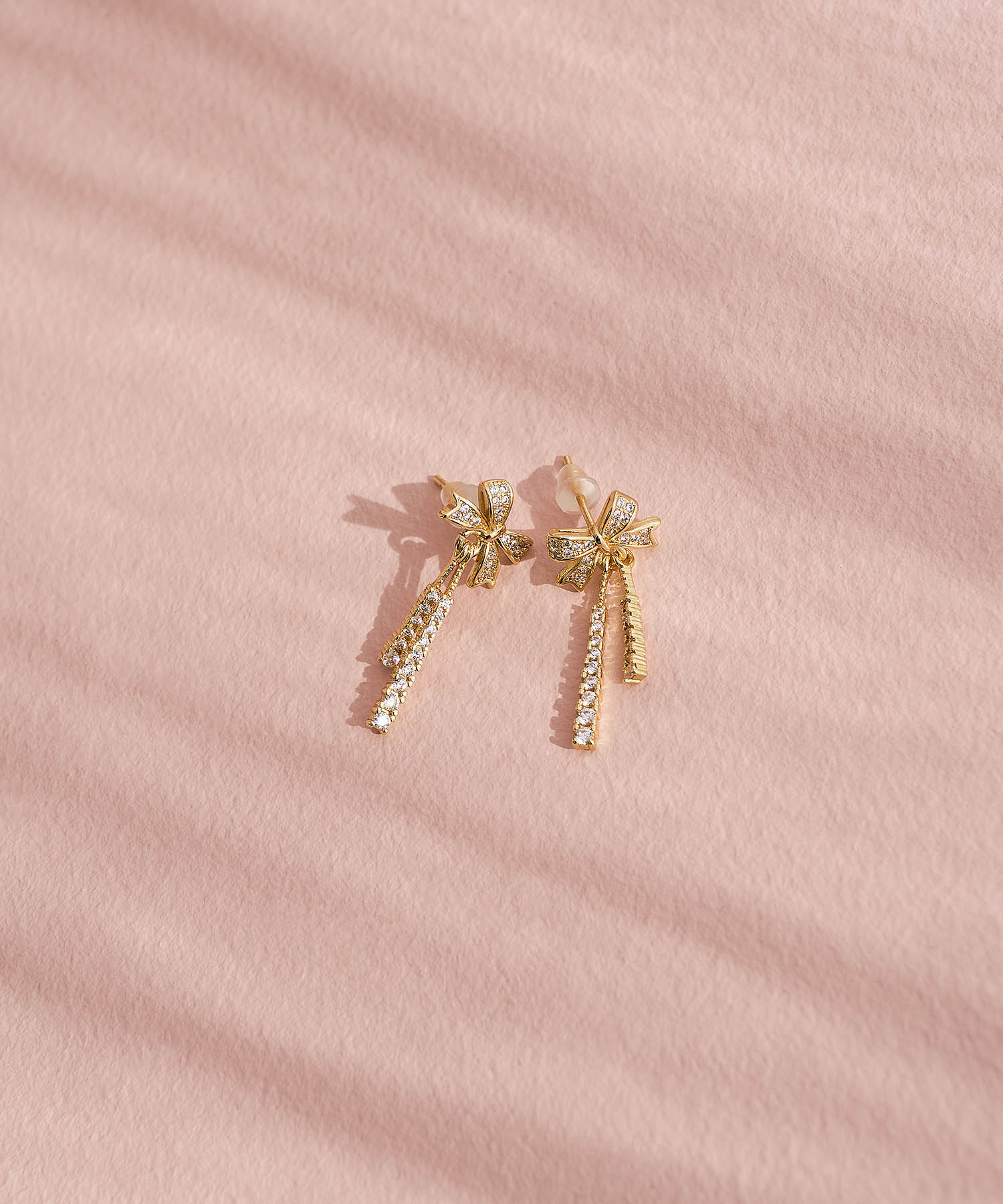 【当日発送】ゴールドリボンドロップビジューピアス