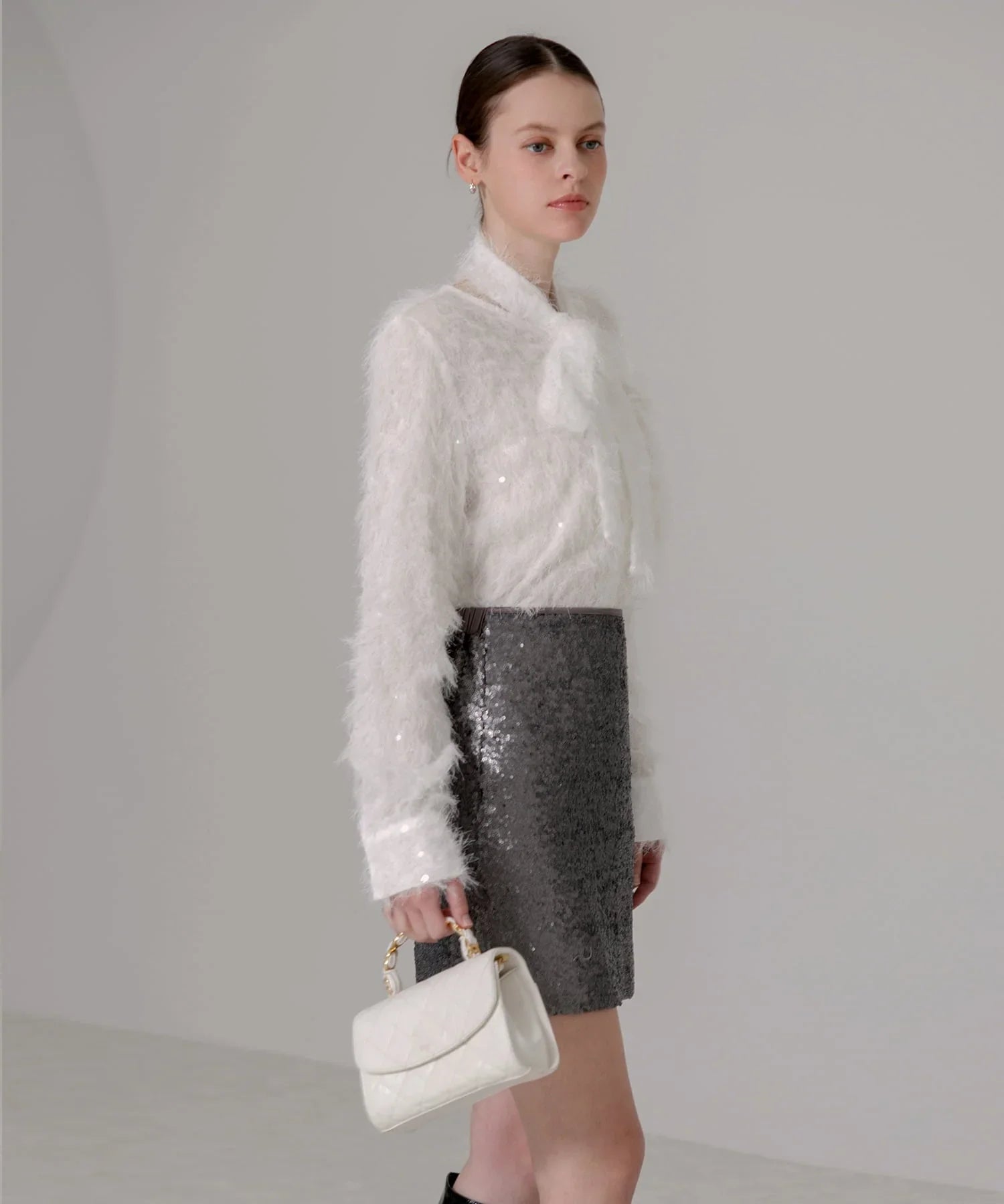 【当日発送】リボン2WAYフェザーファブリックスパンコールブラウス