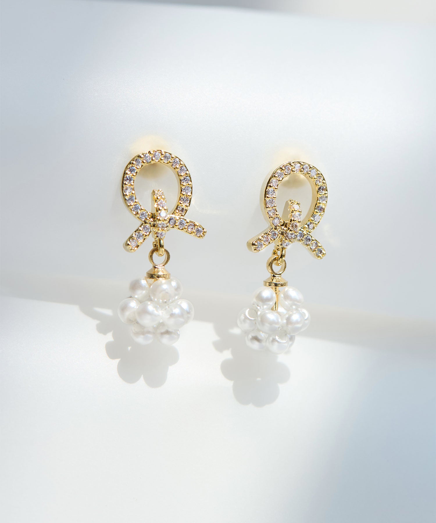 【当日発送】ビジューリボンパールフラワーモチーフニュアンスピアス