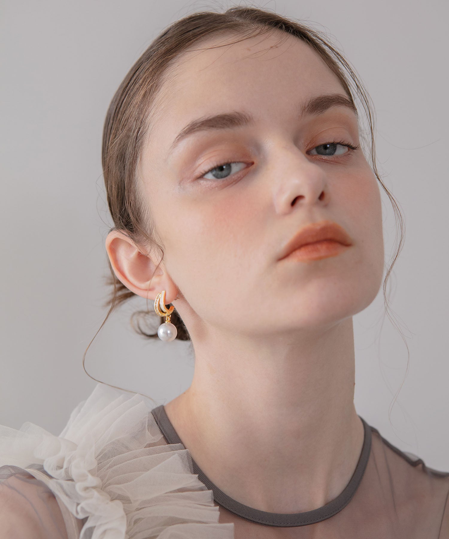 【COMING SOON】ゴールドカーブラインドロップパールピアス