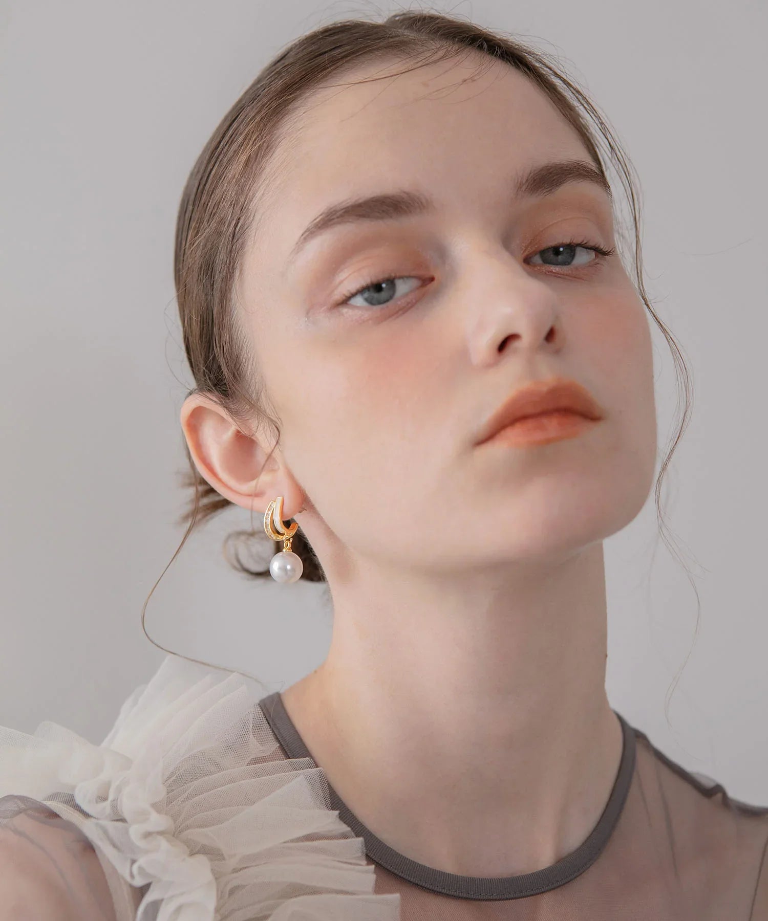 【当日発送】ゴールドカーブラインドロップパールピアス