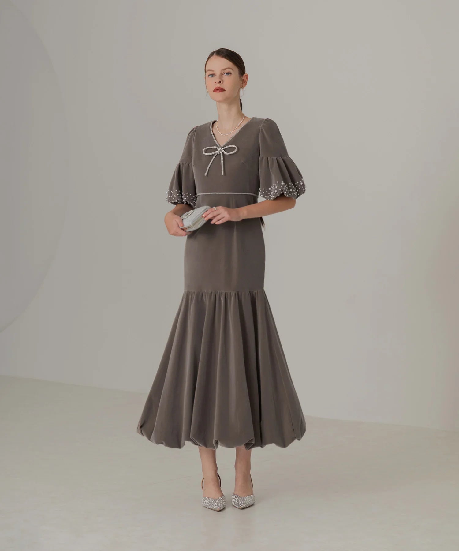 【當天出貨】珍珠石絲帶絲絨縮褶連身裙