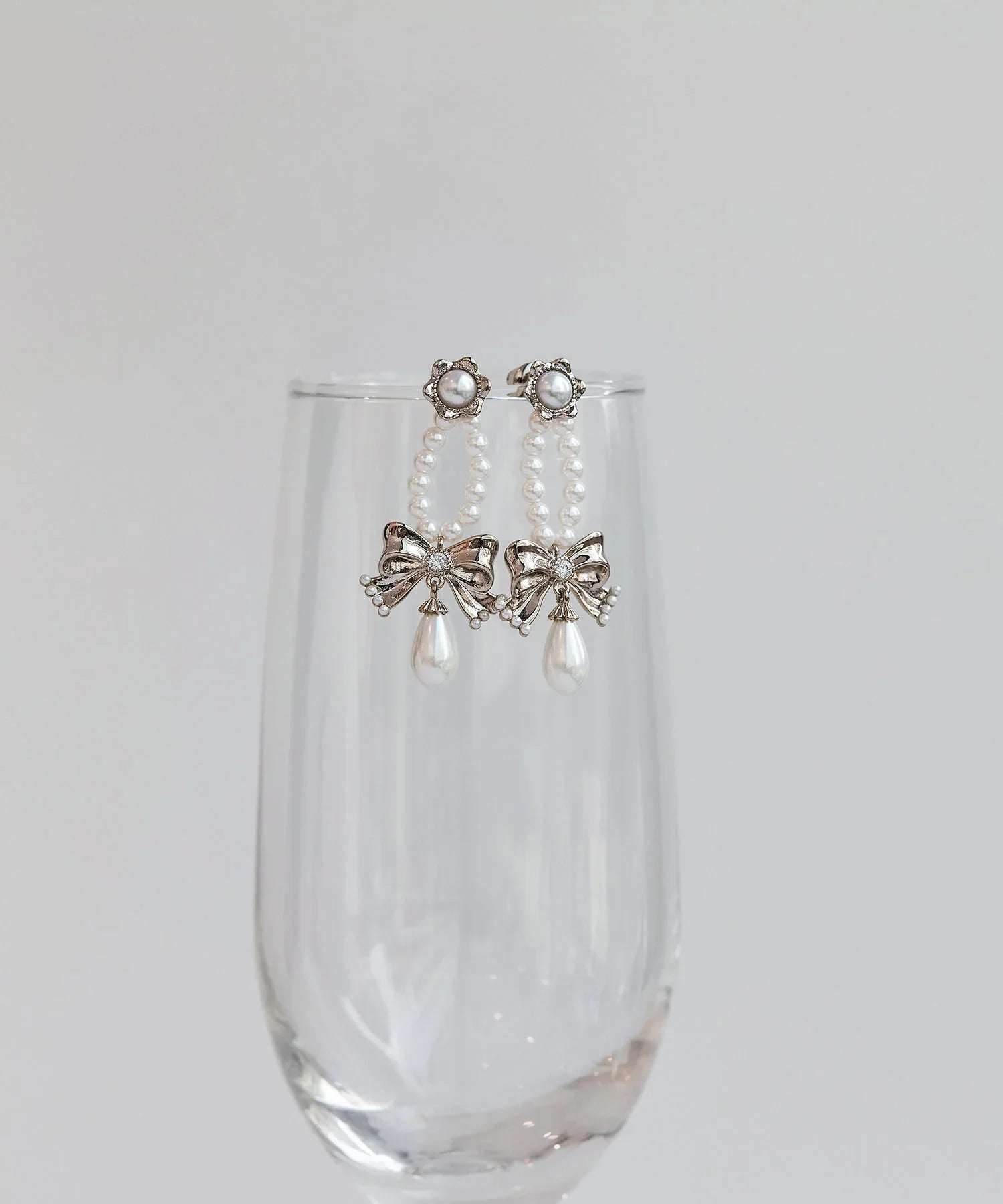 【当日発送】ゴールドリボンモチーフパールピアス