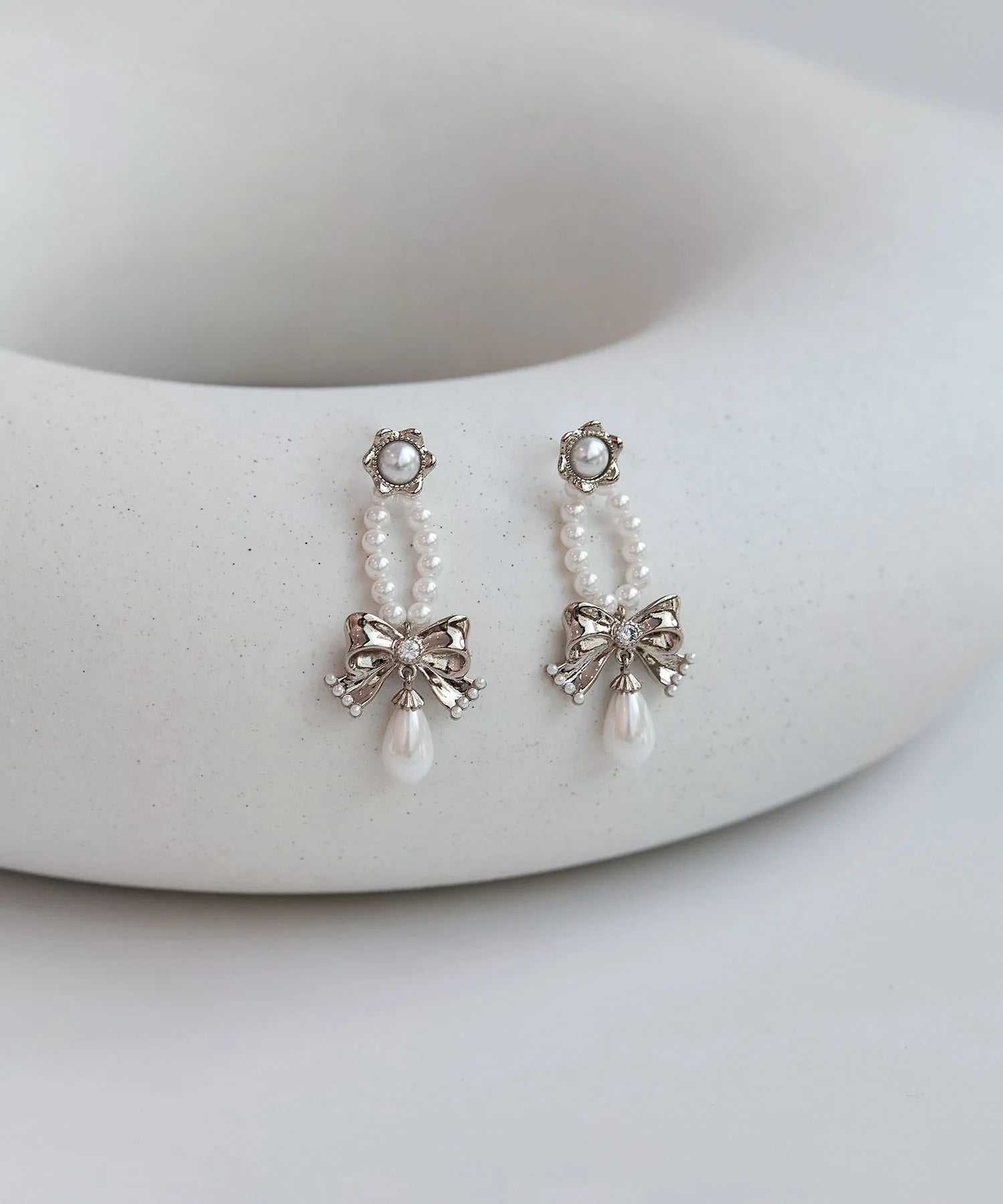 【当日発送】ゴールドリボンモチーフパールピアス