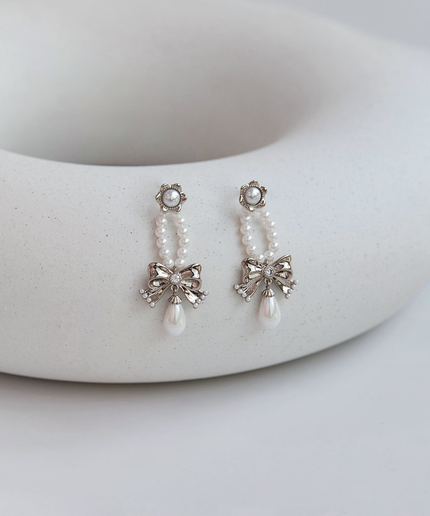 【当日発送】ゴールドリボンモチーフパールピアス