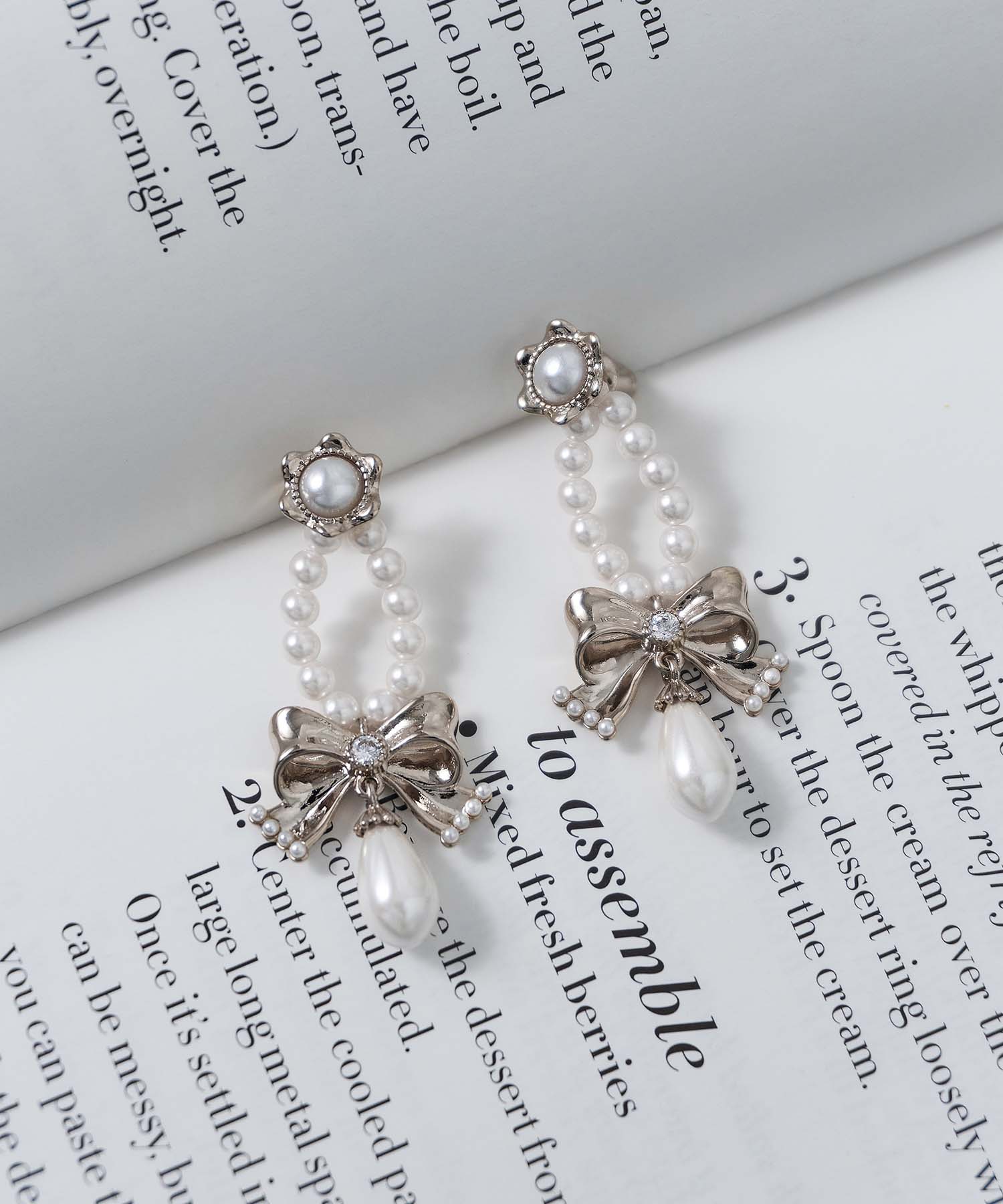 【当日発送】ゴールドリボンモチーフパールピアス