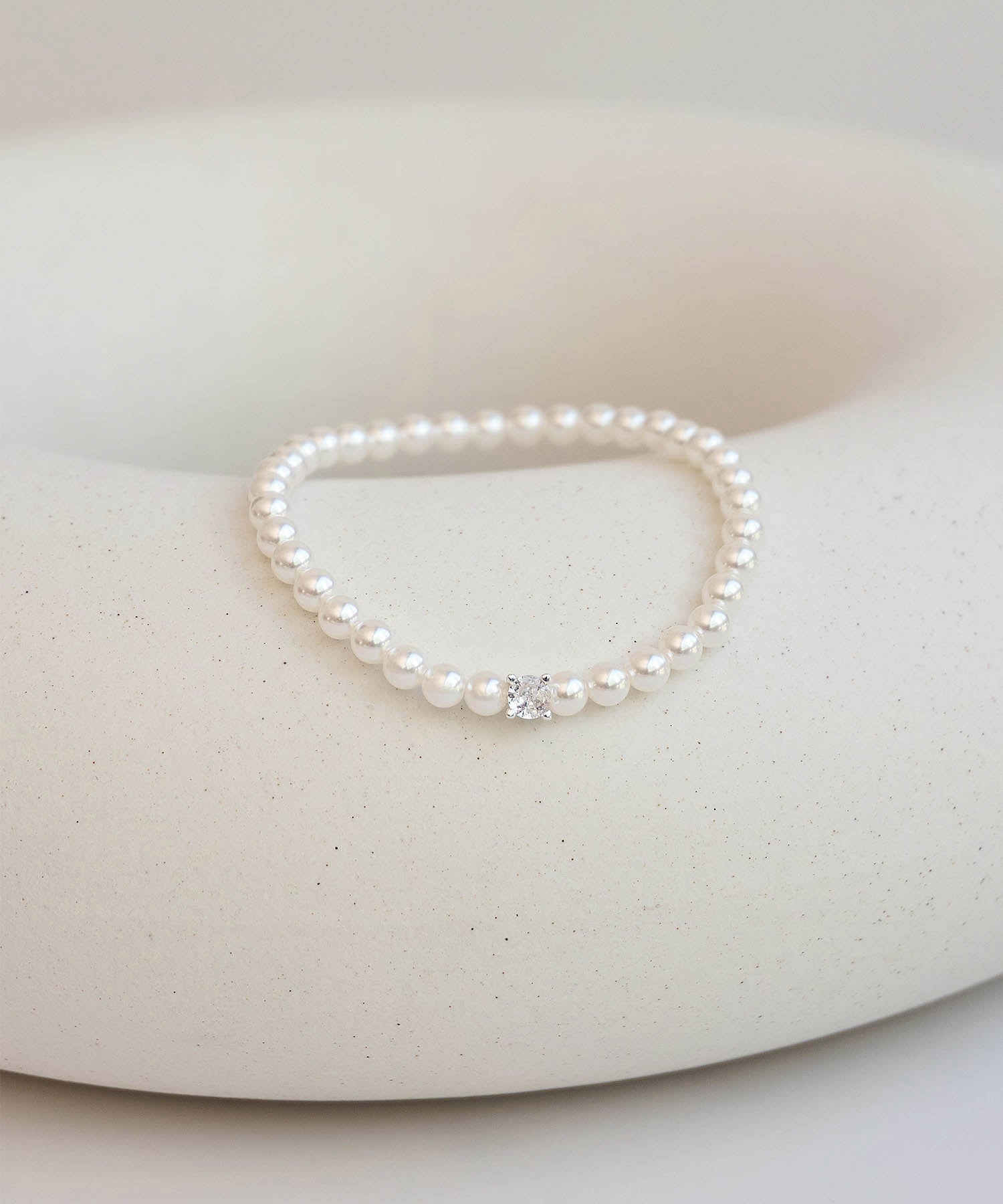 【当日発送】パールラインストーンスリムブレスレット