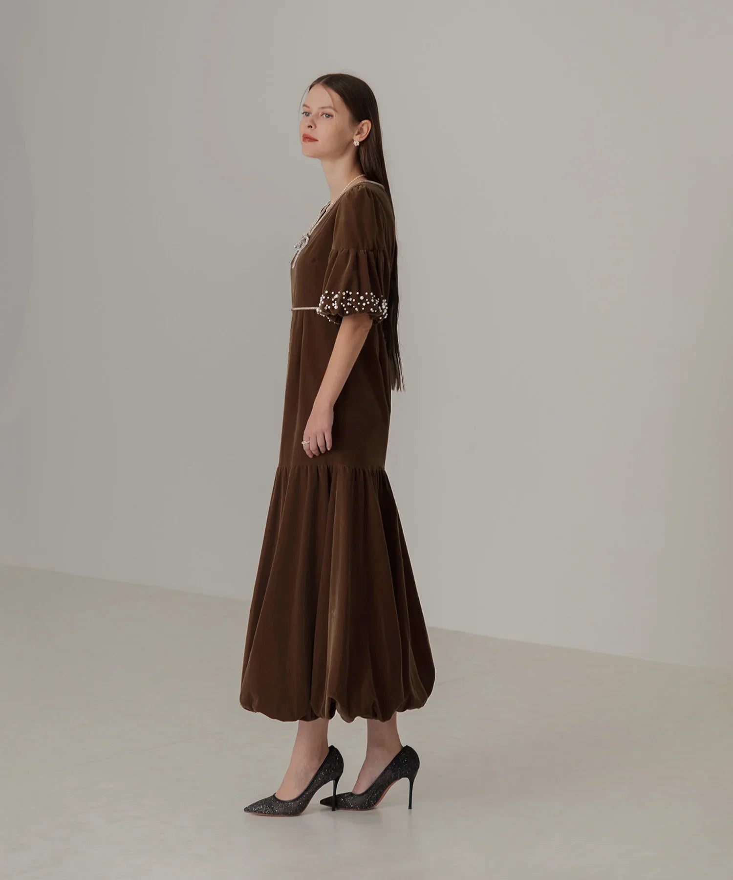 【當天出貨】珍珠石絲帶絲絨縮褶連身裙