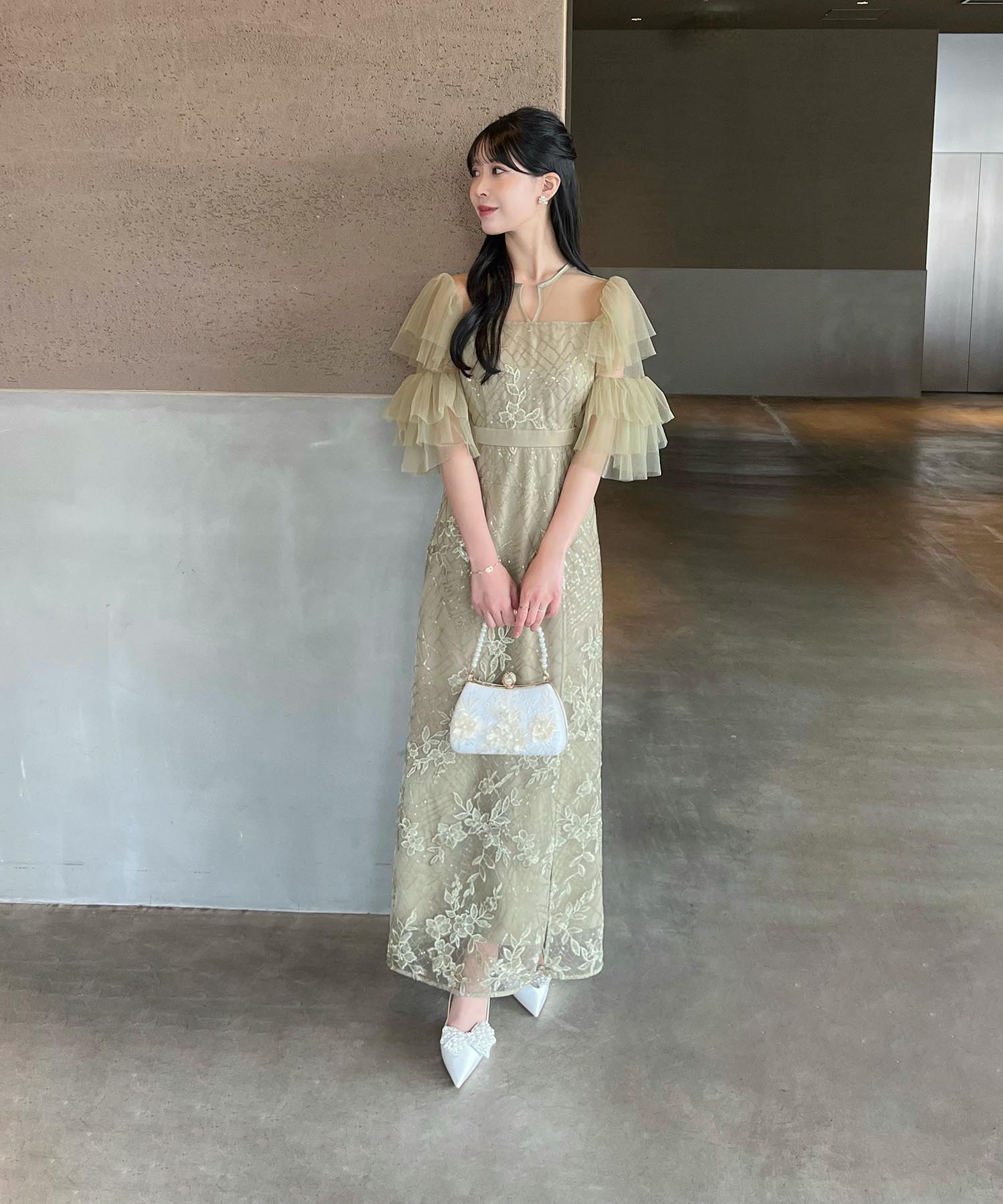 【COMING SOON】フラワーシシュウスパンコールチュールスリーブIラインワンピースドレス