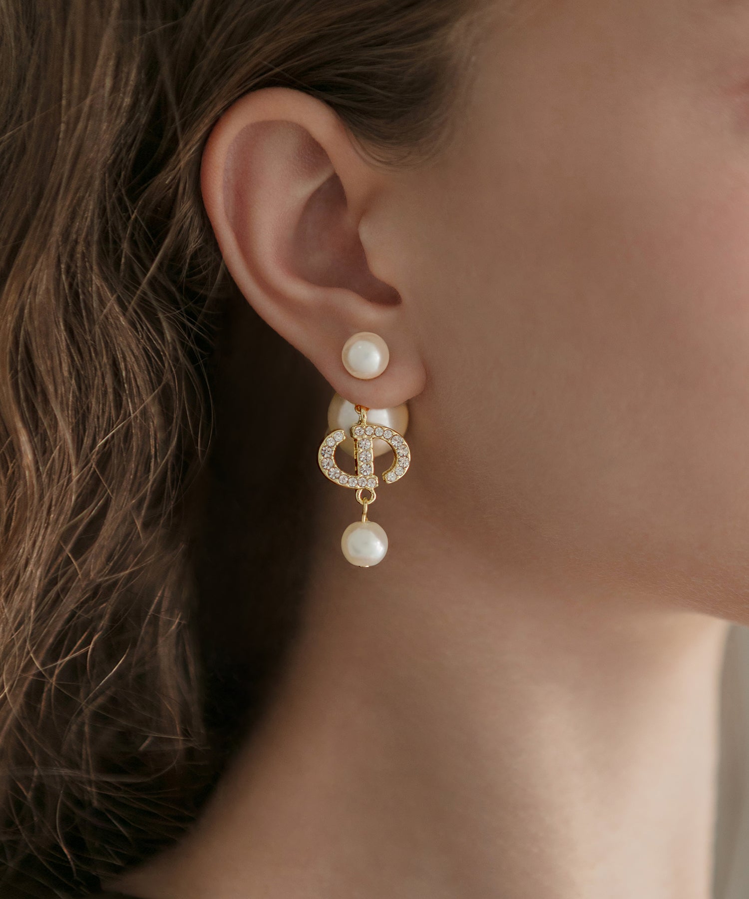 【当日発送】ゴールドパールオーバルモチーフピアス