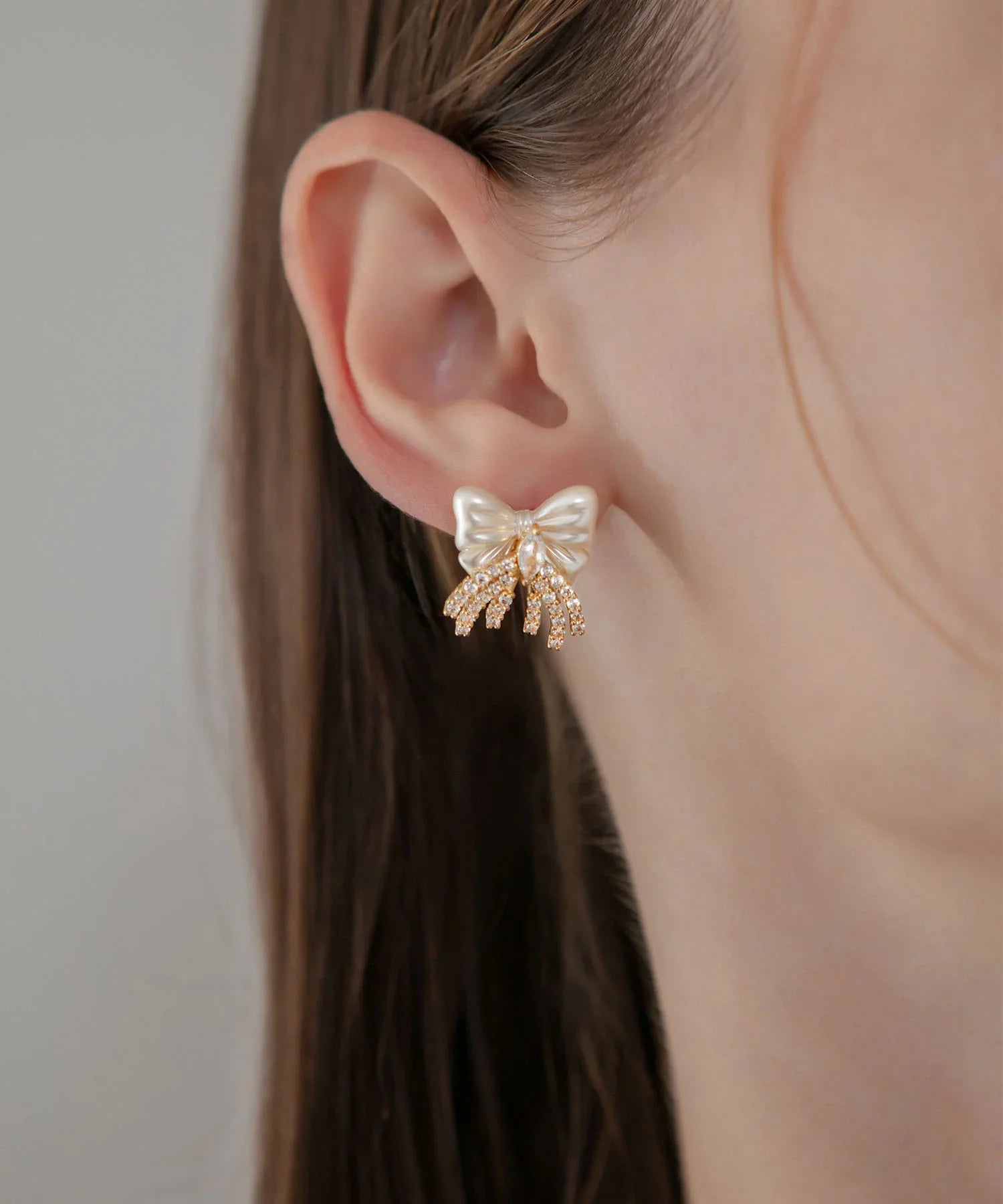 【当日発送】パールリボンモチーフストーンフリンジピアス