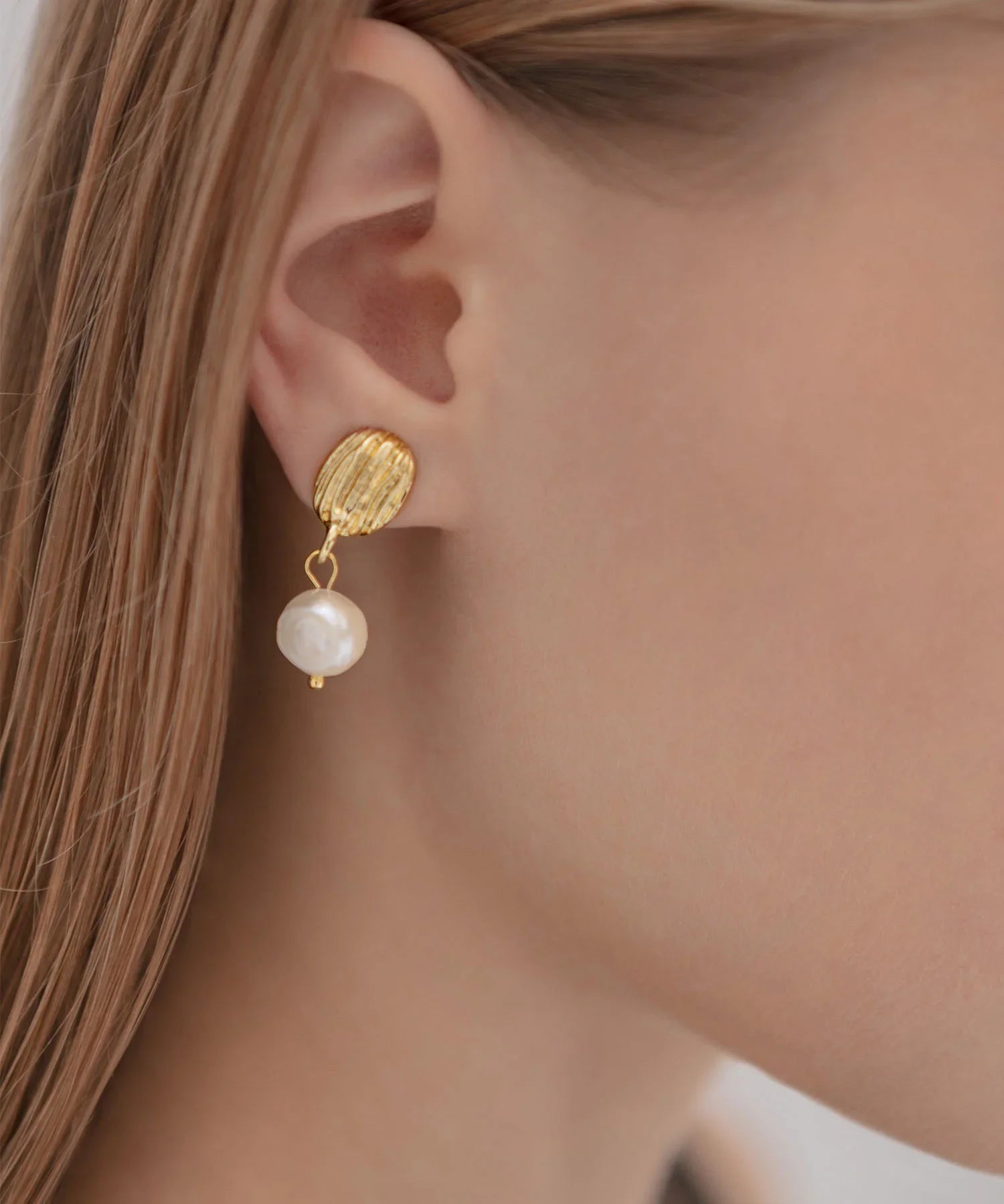 【当日発送】ゴールドプレートパールピアス