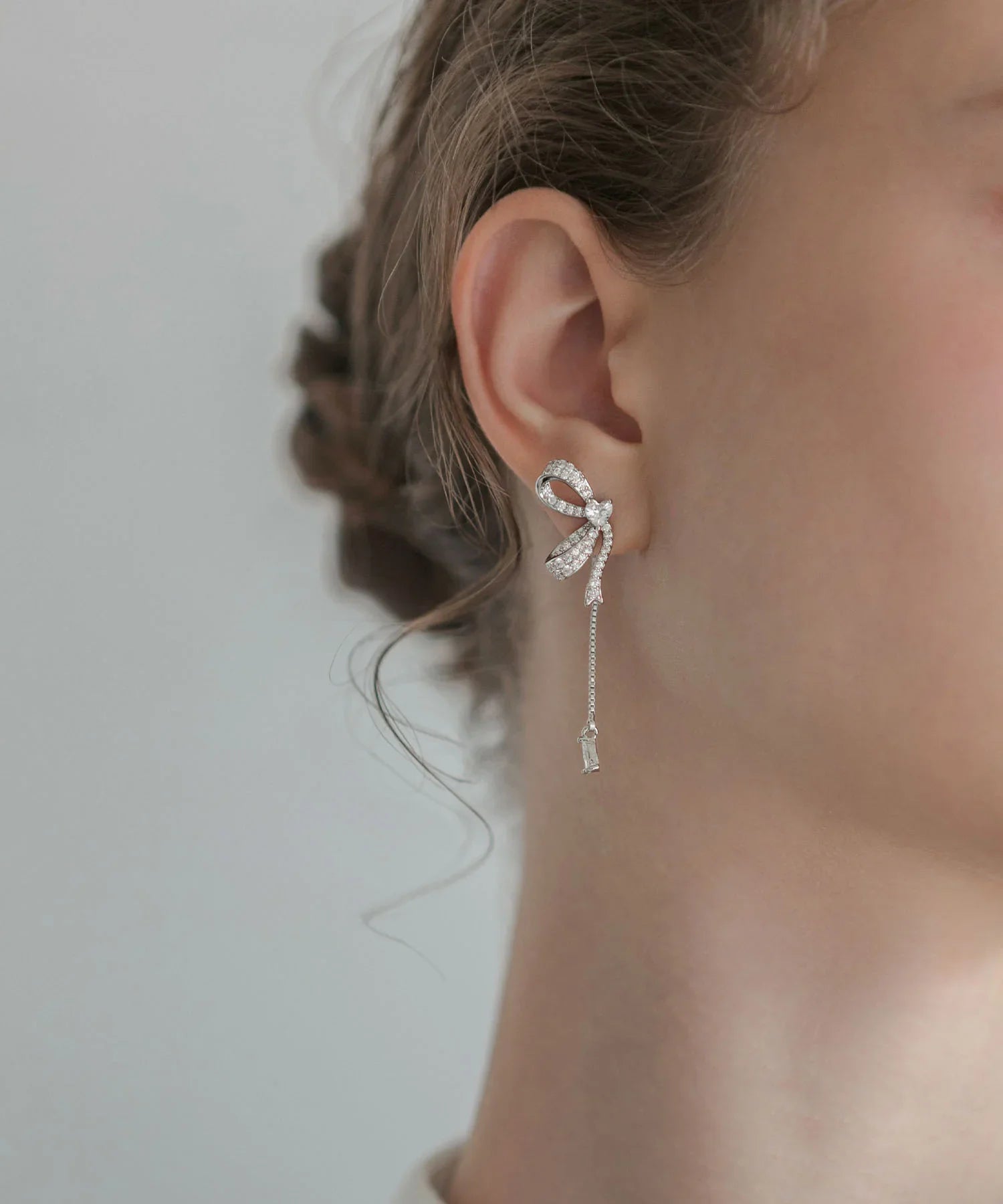 【当日発送】シルバービジューリボンピアス