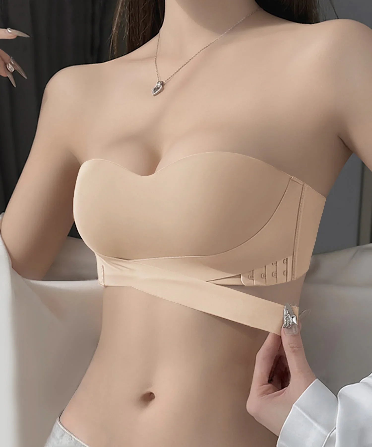 【当日発送】<ずれ防止二重構造で簡単谷間メイク!ワイヤーなしでも安定感抜群>ノンワイヤーストラップレスブラ