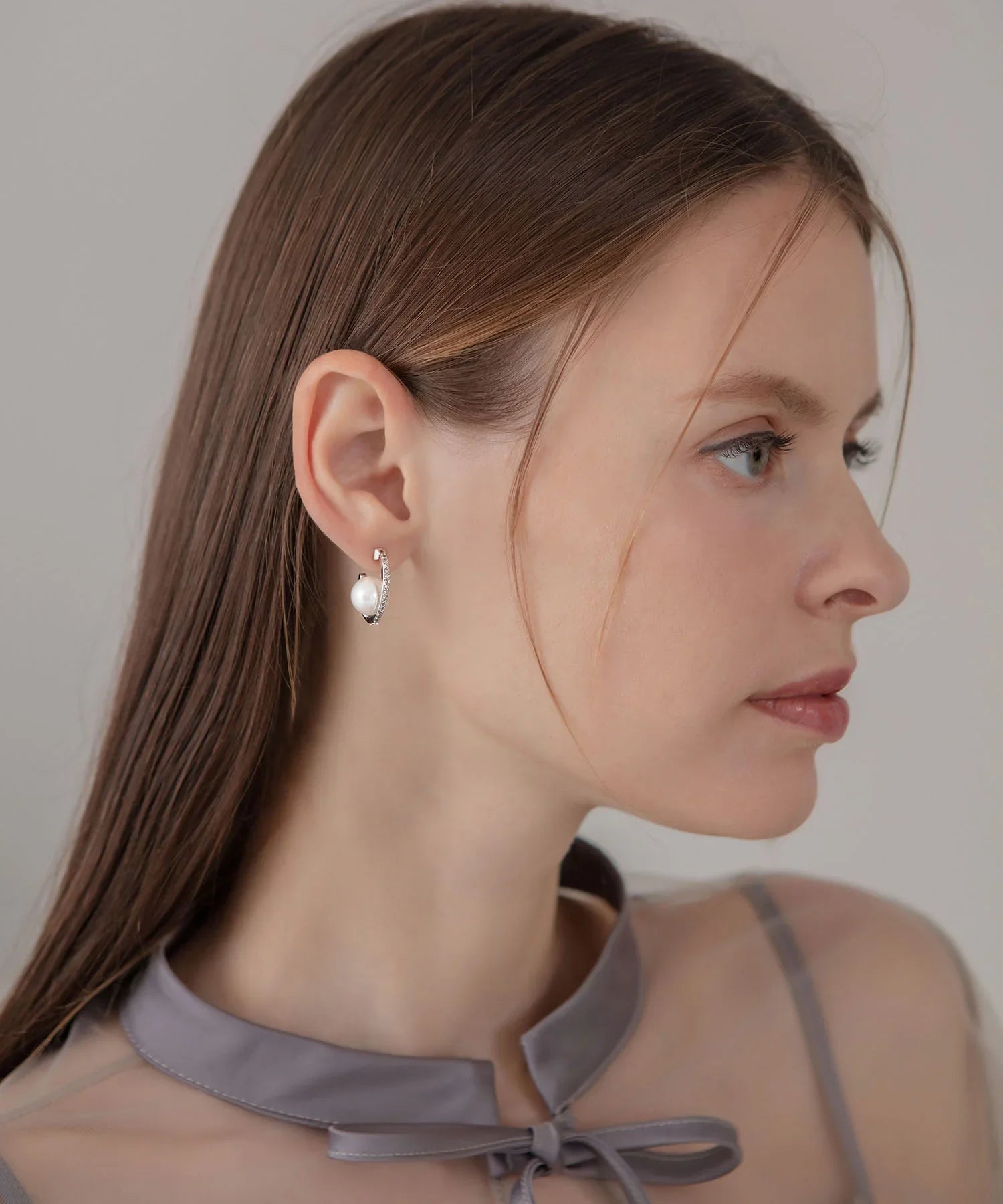 【当日発送】シルバーカーブラインビジューパールピアス