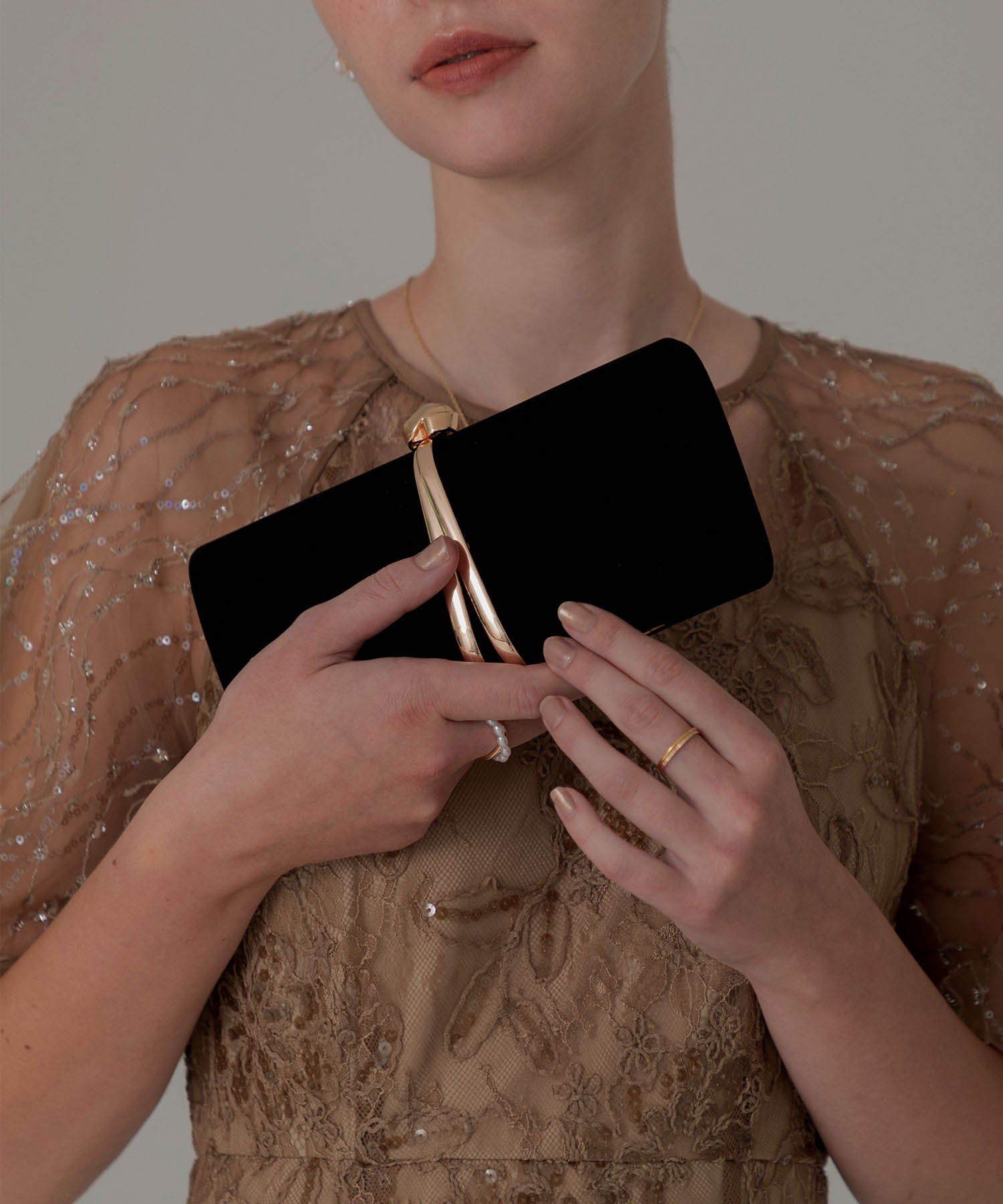 【当日発送】ブラックベロアゴールドラインバッグ