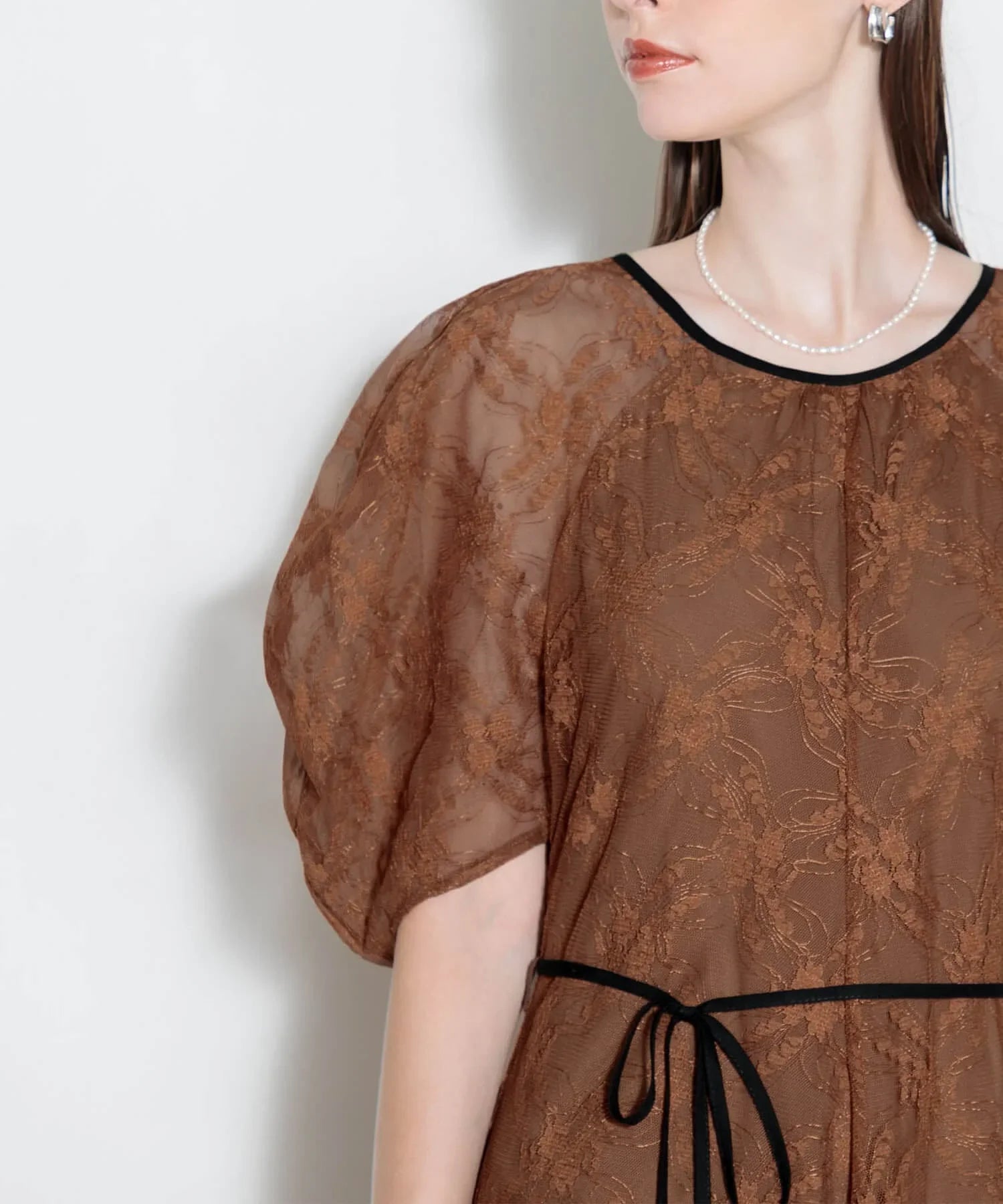 【當天出貨】泡泡袖腰部緞帶蕾絲洋裝