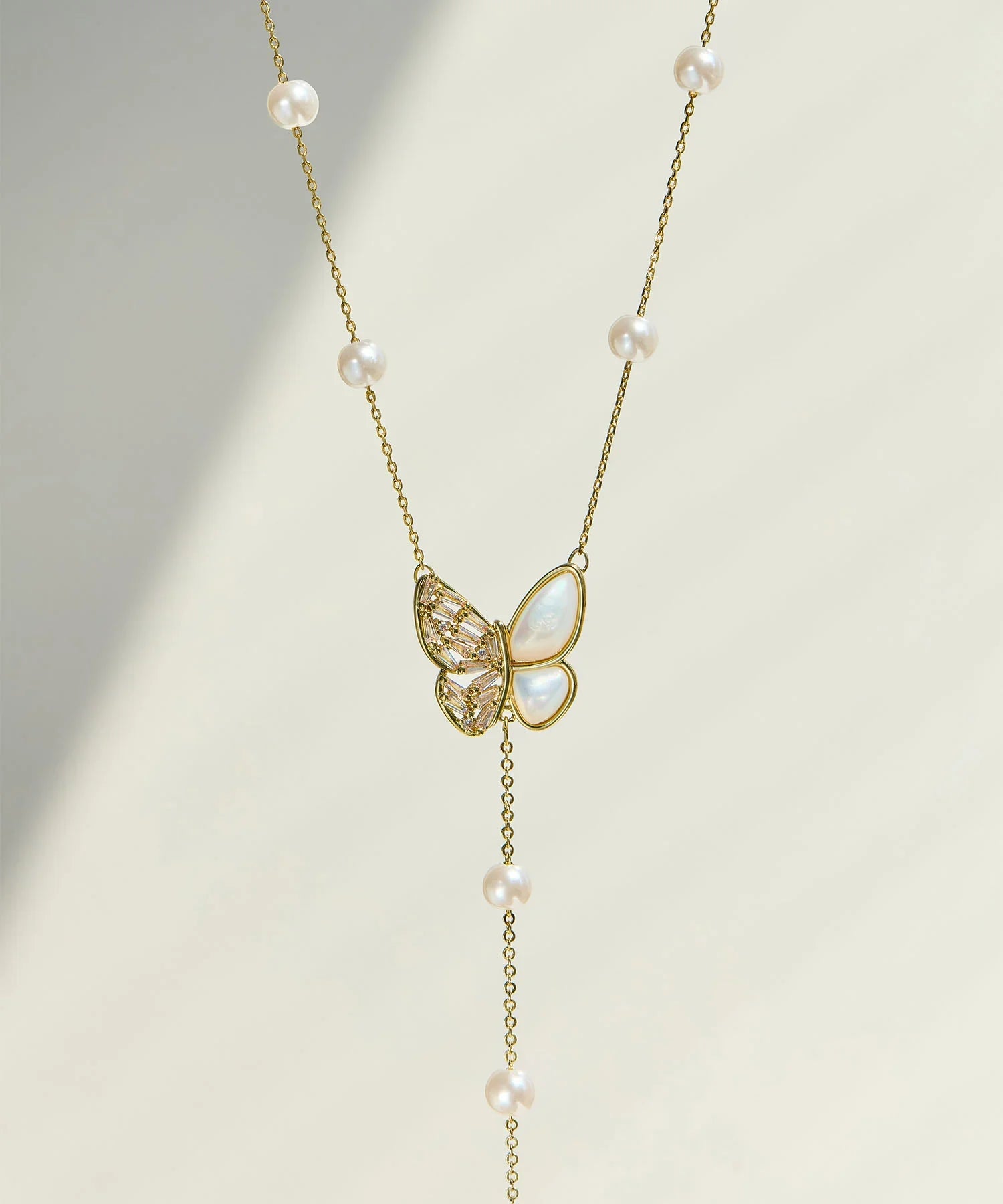 【当日発送】バタフライモチーフパールロングネックレス
