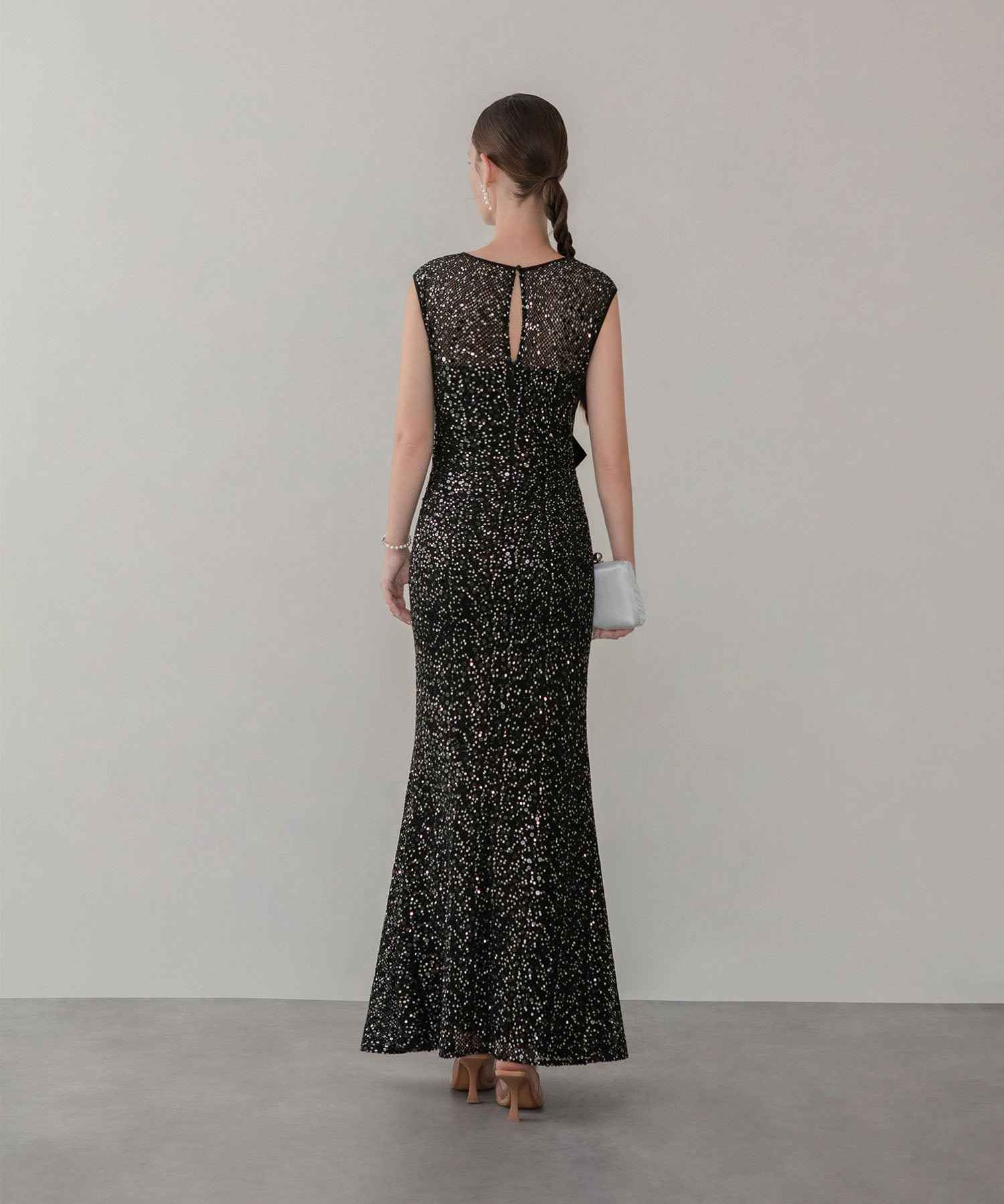 【LEJA LUXE】アシンメトリーツイストデザインスパンコールドレス