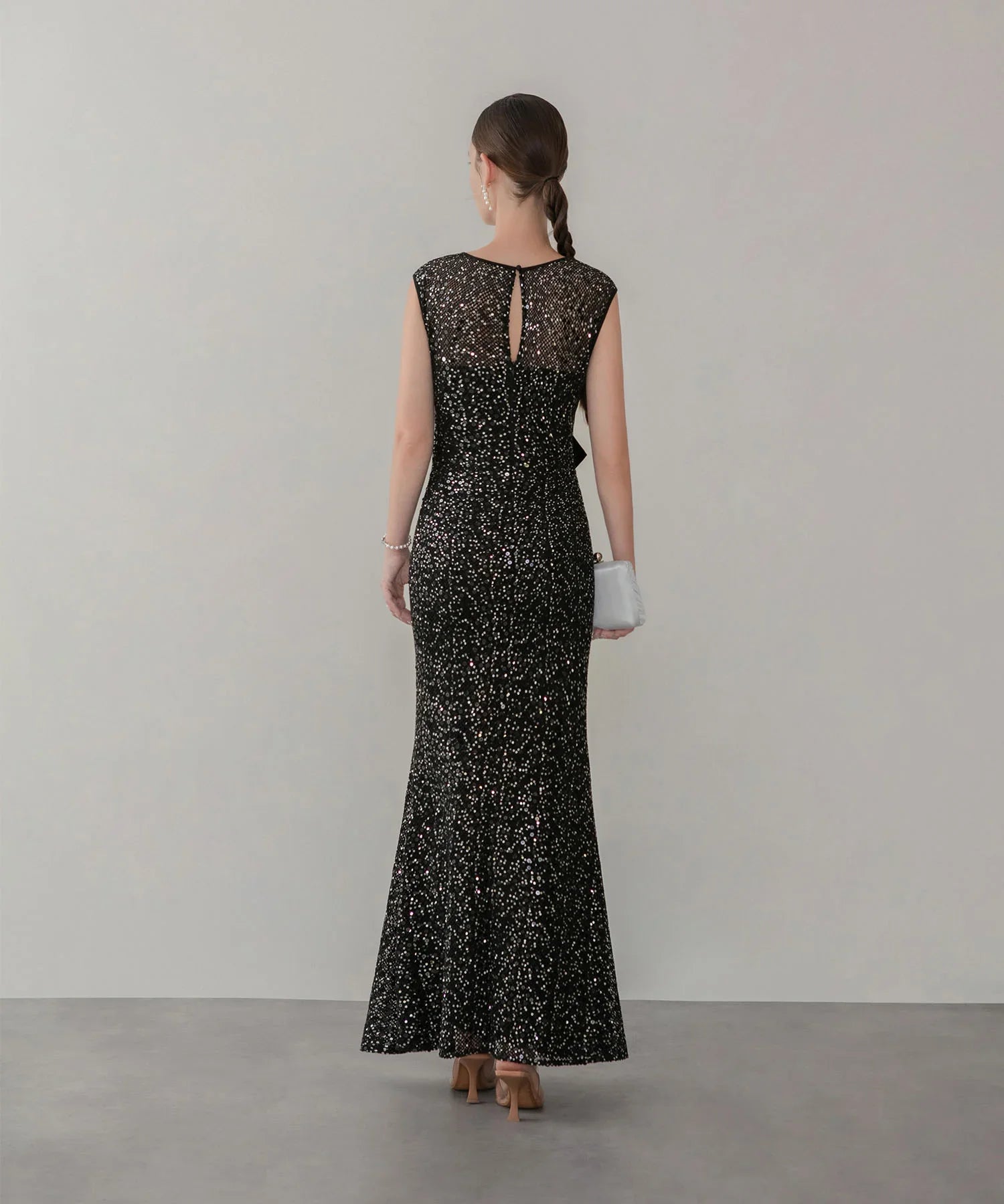 【LEJA LUXE】アシンメトリーツイストデザインスパンコールドレス