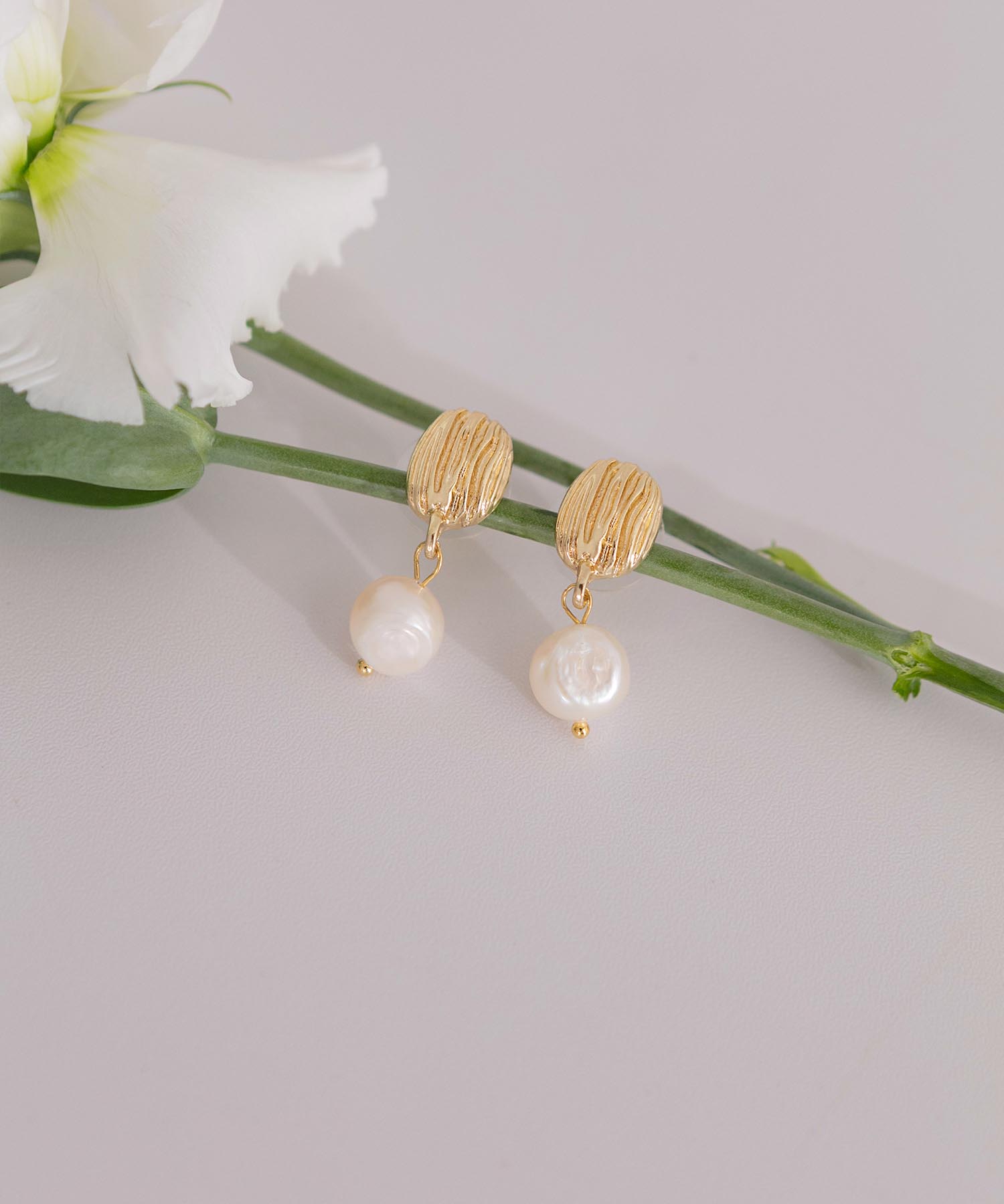 【当日発送】ゴールドプレートパールピアス