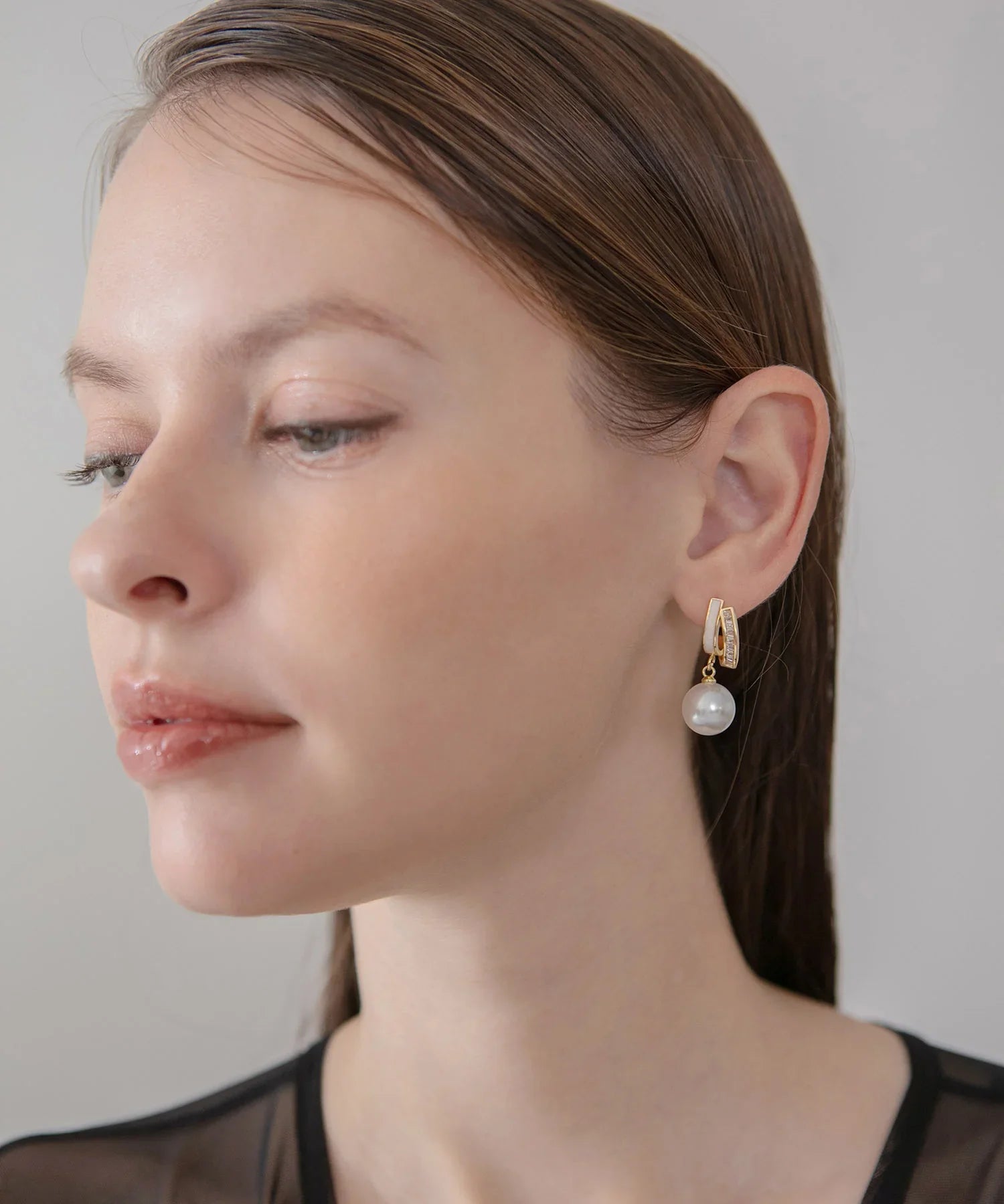 【当日発送】ゴールドカーブラインドロップパールピアス