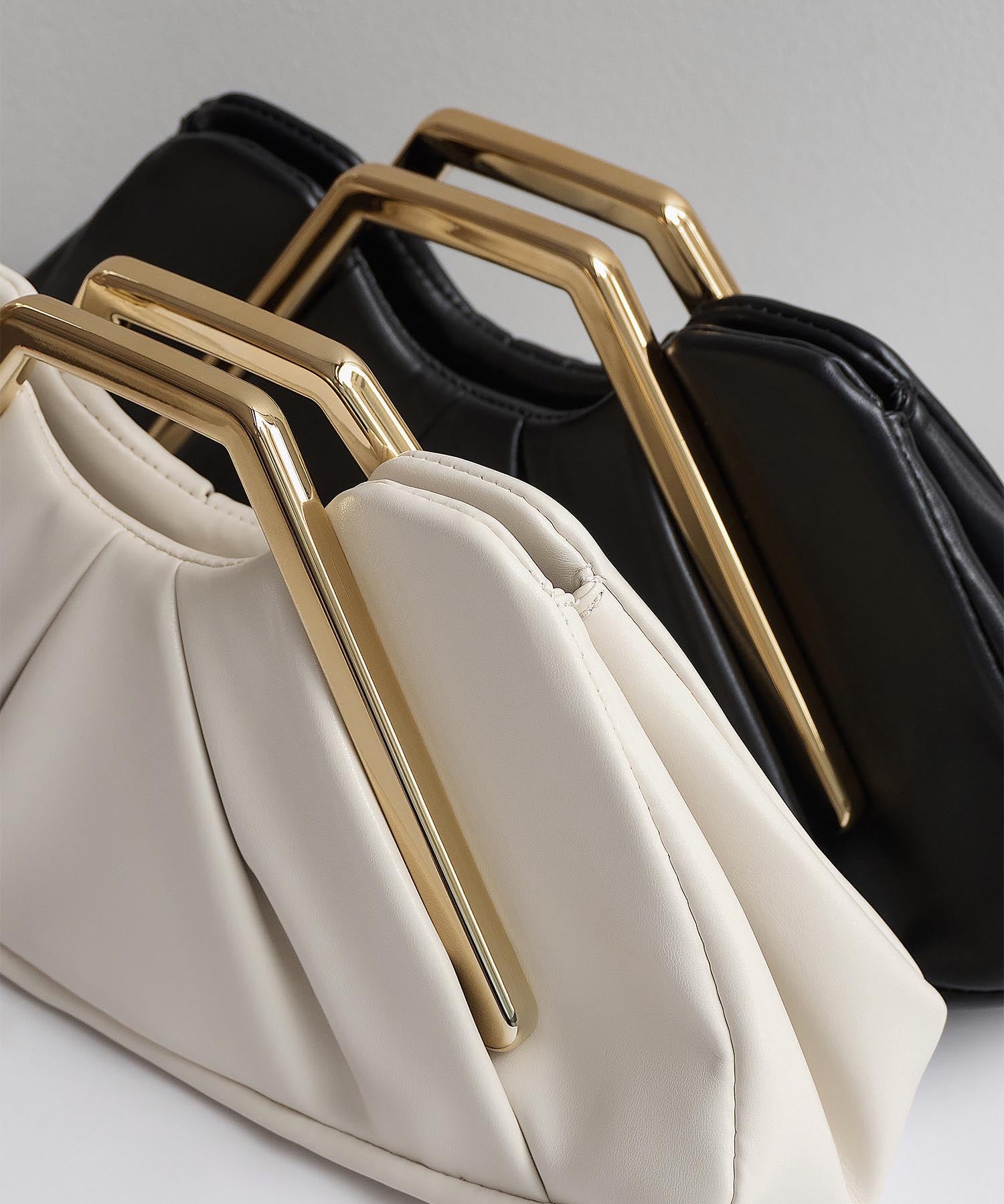 【当日発送】メタルハンドルギャザークラッチバッグ