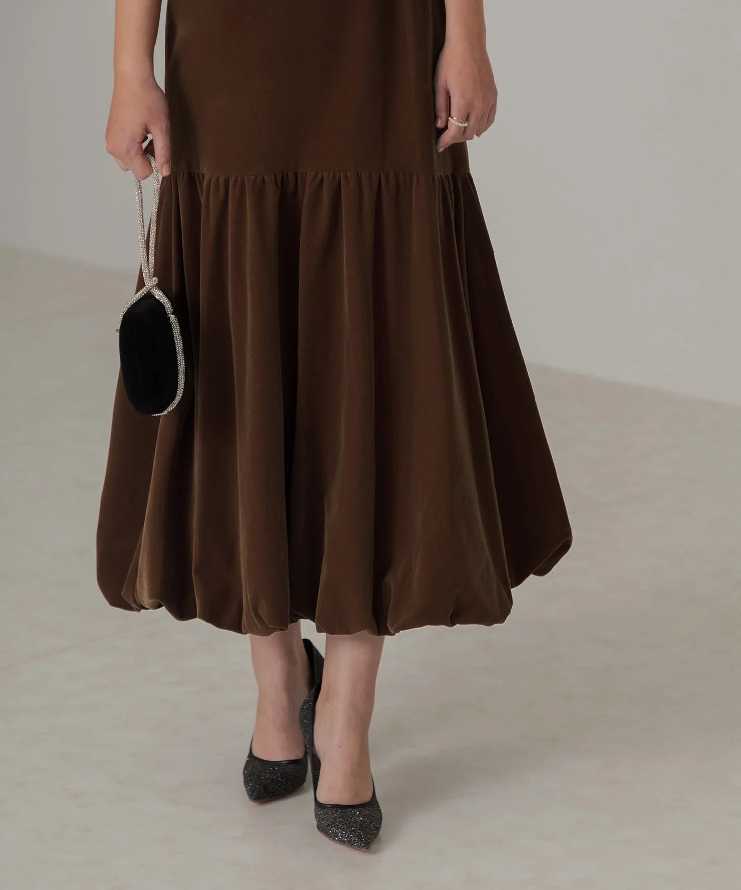 【當天出貨】珍珠石絲帶絲絨縮褶連身裙