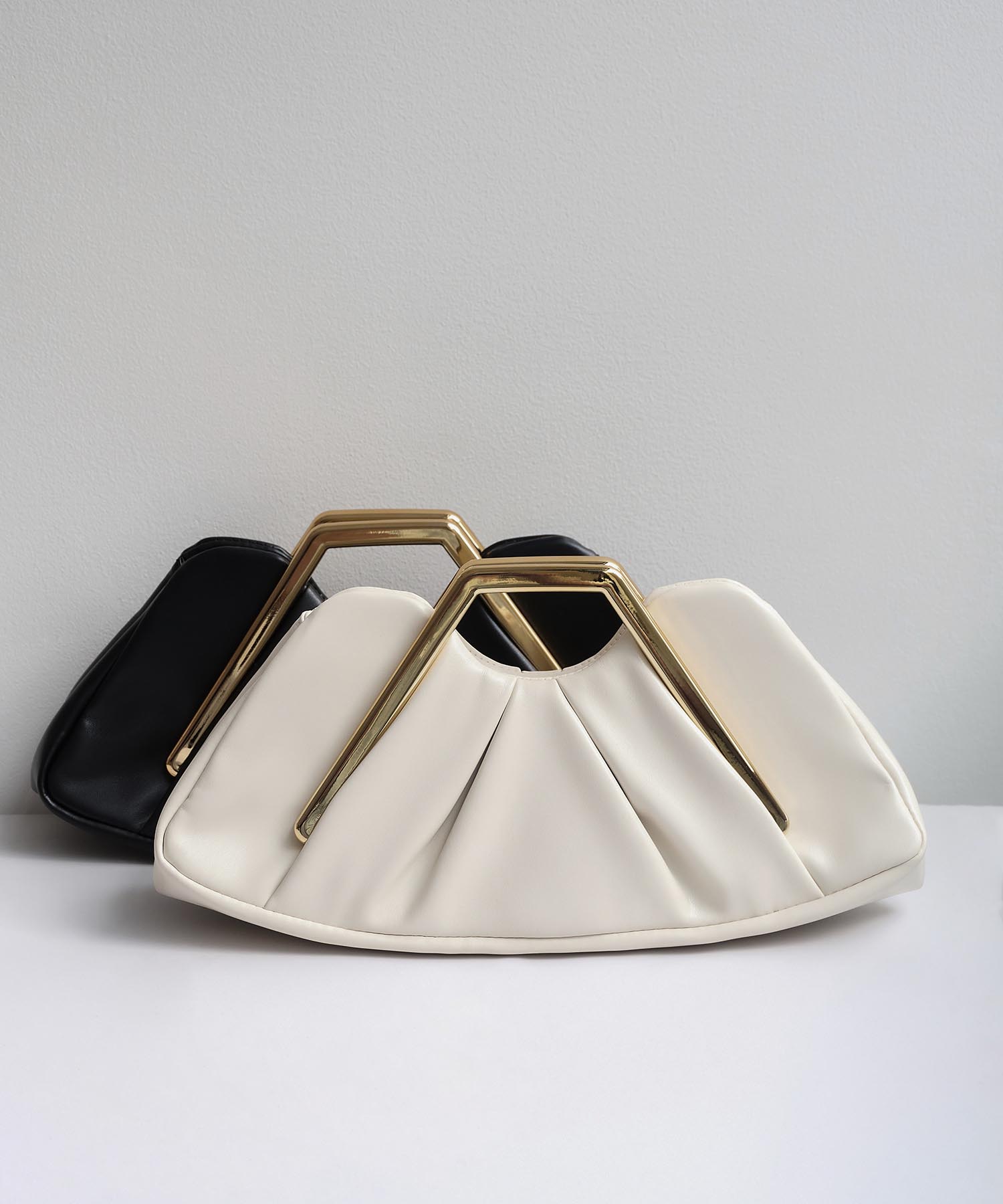 【当日発送】メタルハンドルギャザークラッチバッグ