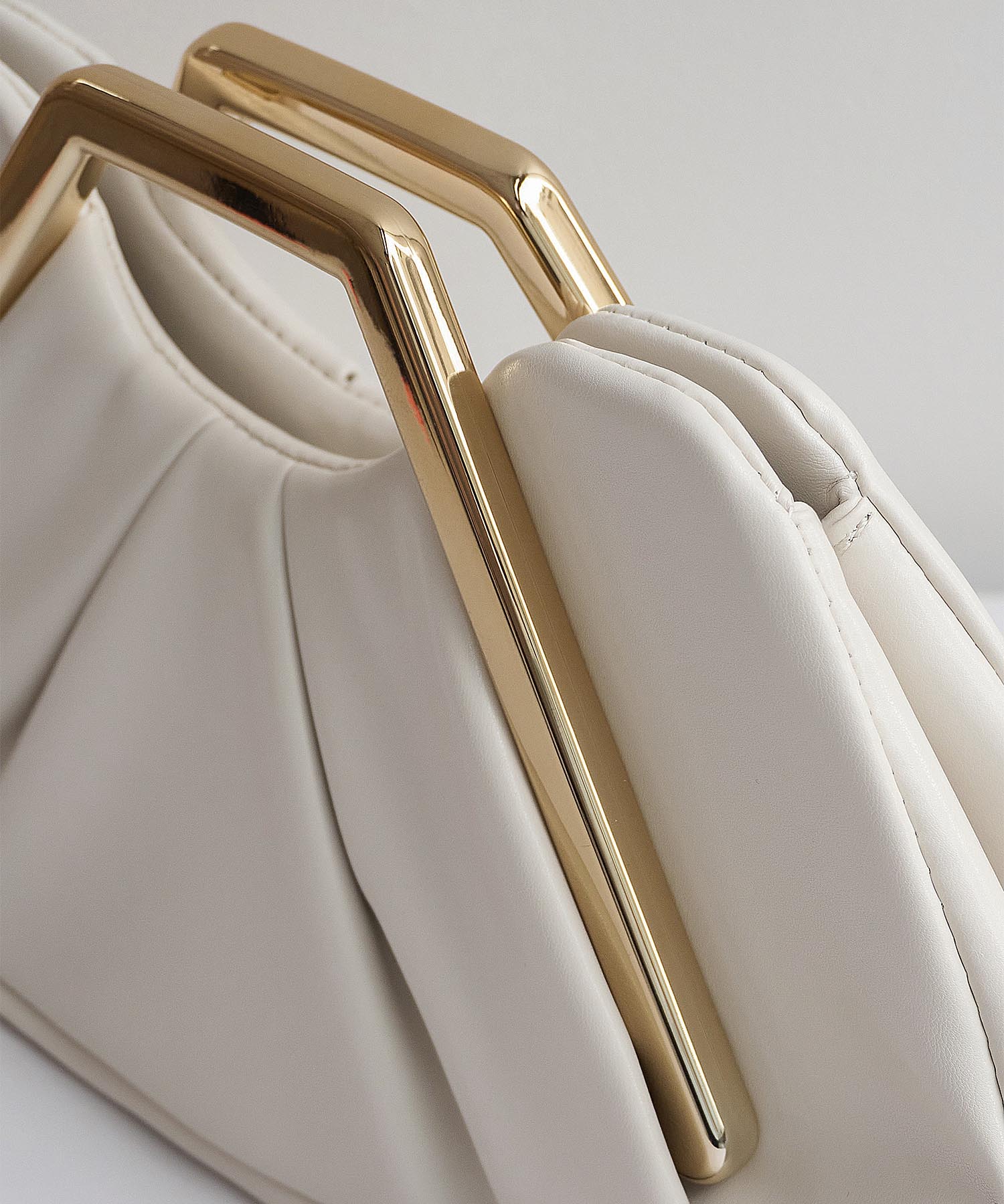 【当日発送】メタルハンドルギャザークラッチバッグ