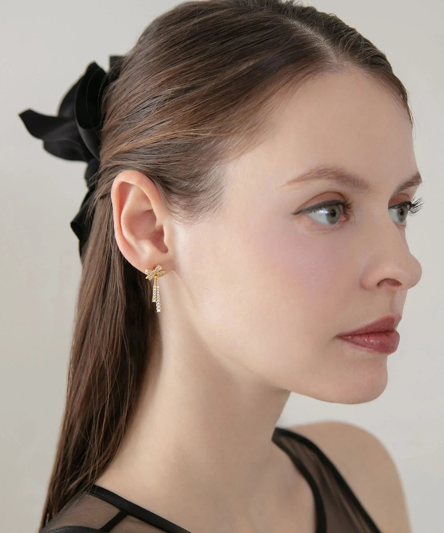 【当日発送】ゴールドリボンドロップビジューピアス