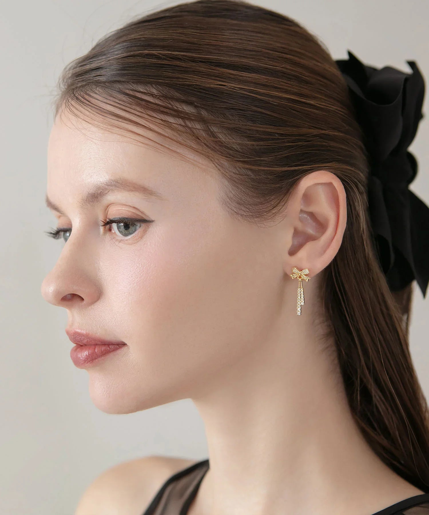 【当日発送】ゴールドリボンドロップビジューピアス