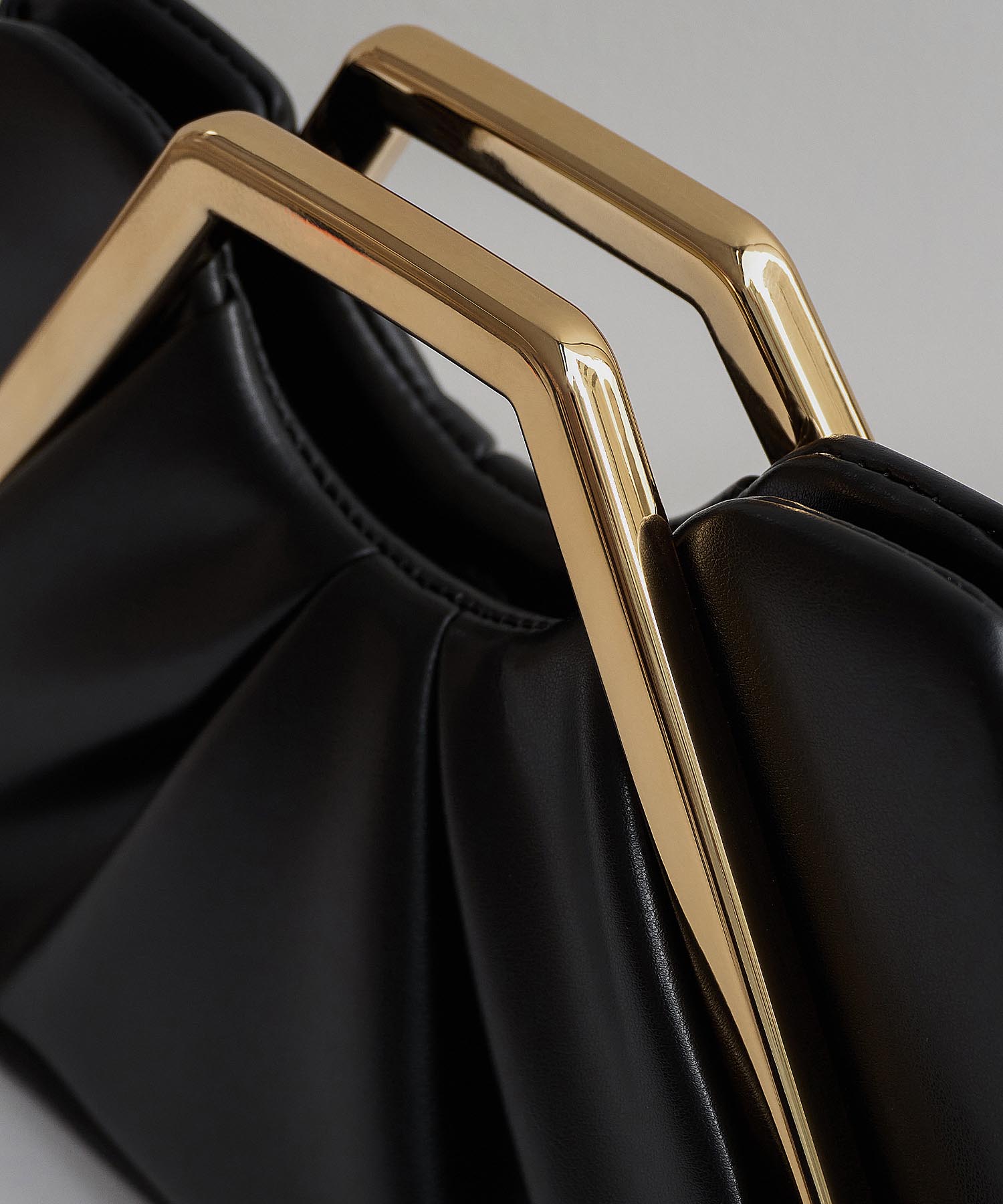 【当日発送】メタルハンドルギャザークラッチバッグ