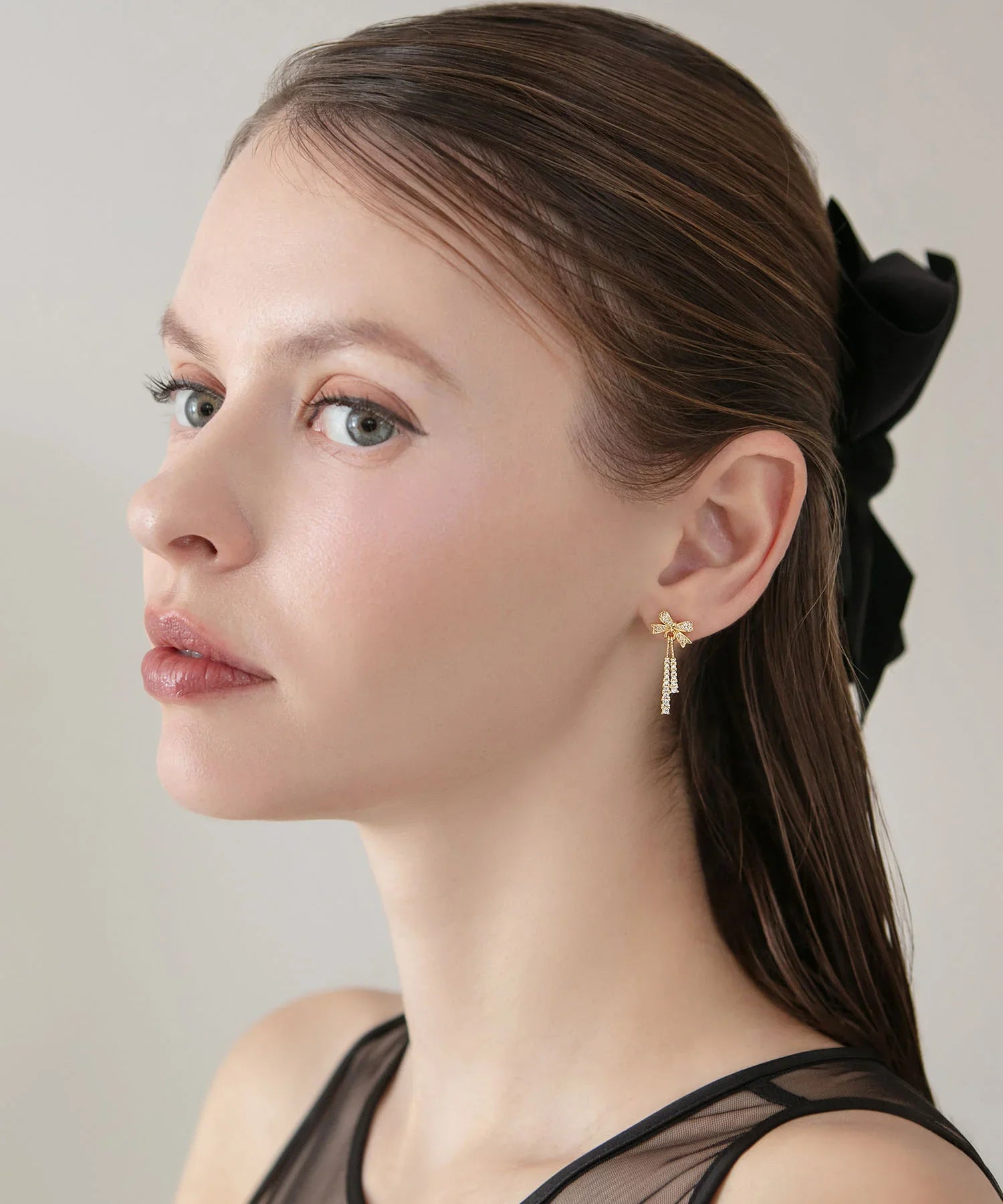 【当日発送】ゴールドリボンドロップビジューピアス