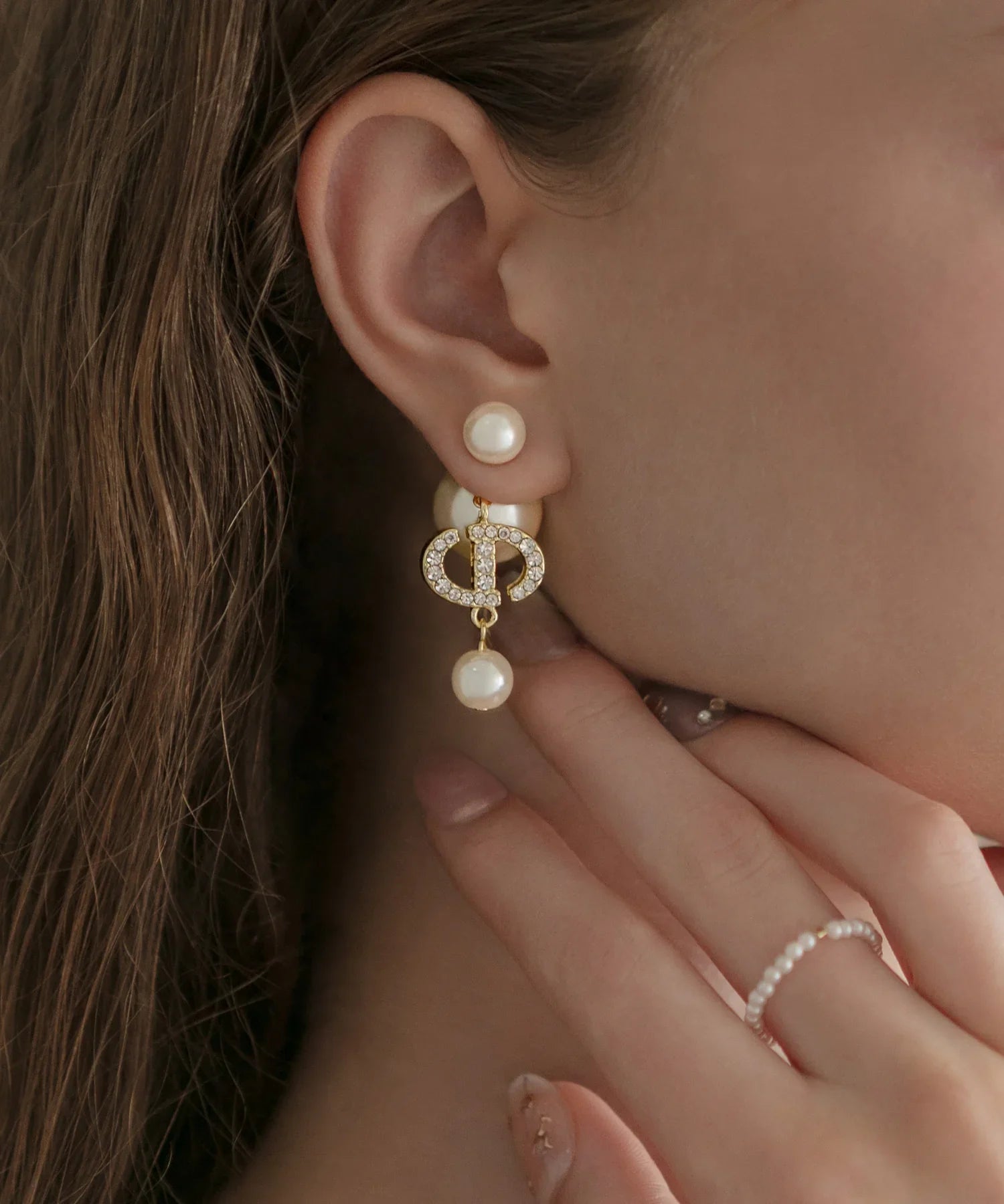 【当日発送】ゴールドパールオーバルモチーフピアス