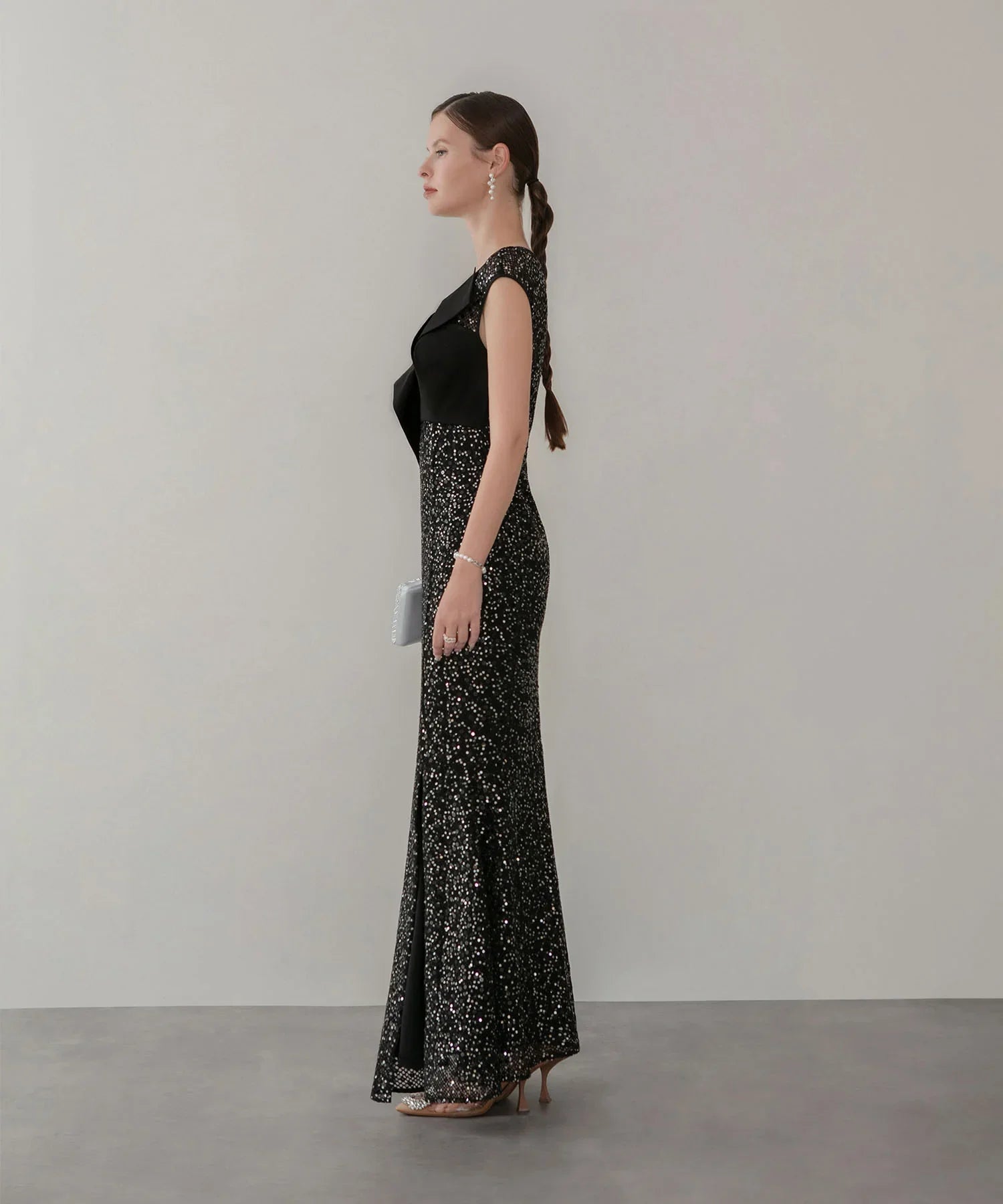 【LEJA LUXE】アシンメトリーツイストデザインスパンコールドレス