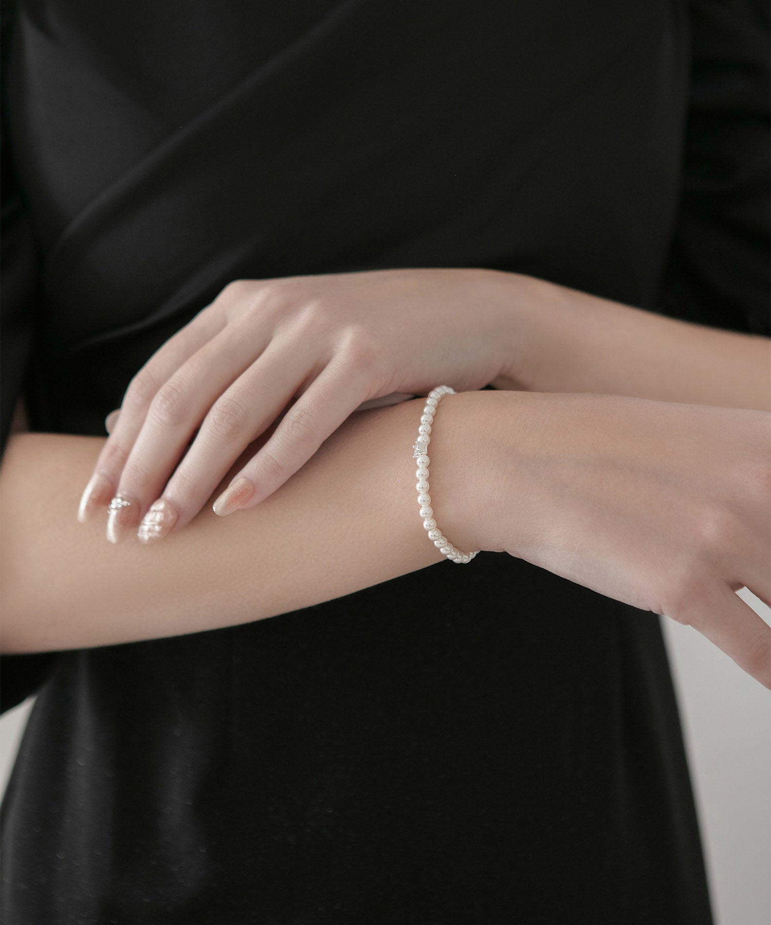 【当日発送】パールラインストーンスリムブレスレット