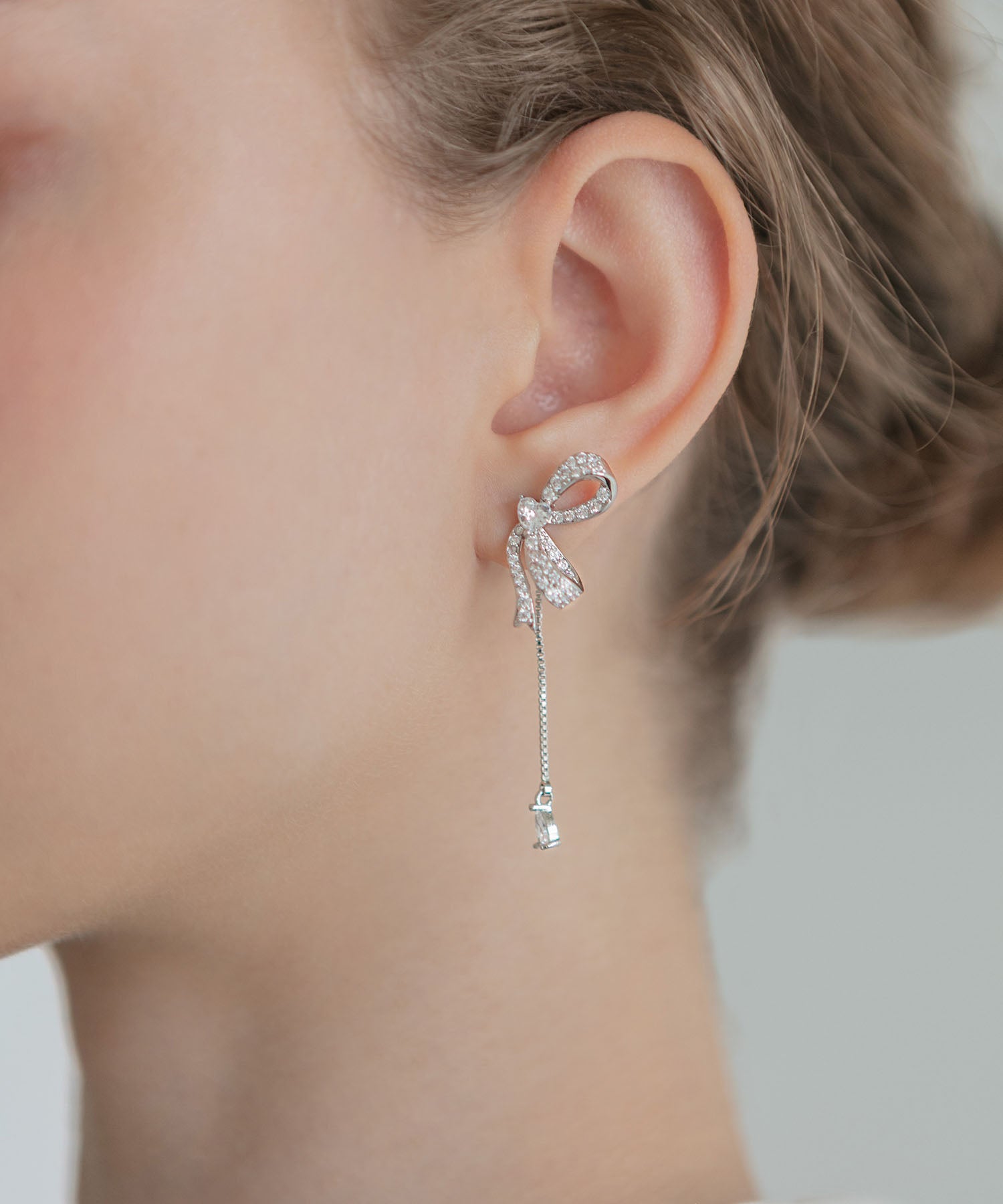 【当日発送】シルバービジューリボンピアス