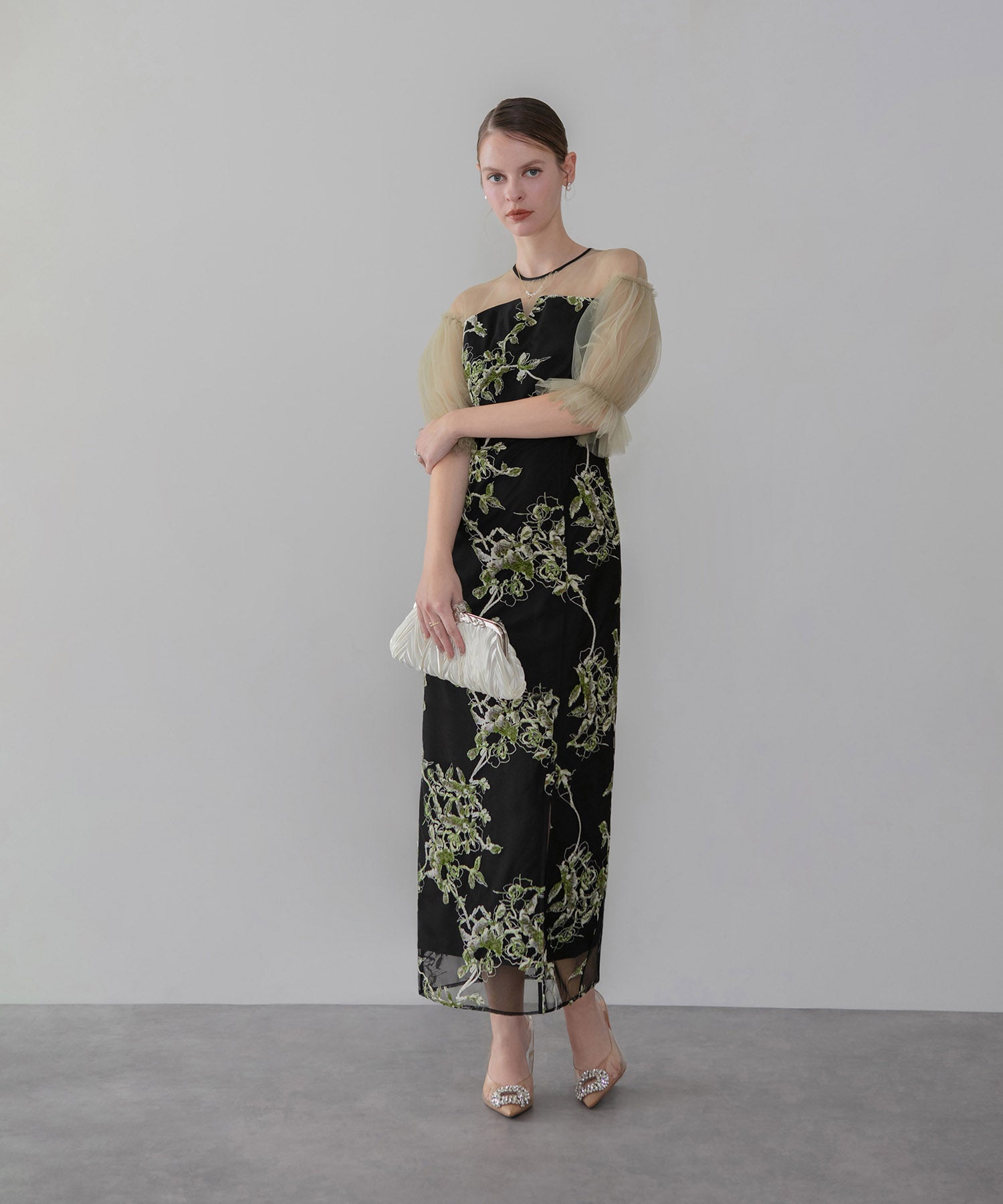 【COMING SOON】フラワーリリーフマテリアルボリュームスリーブIラインワンピースドレス