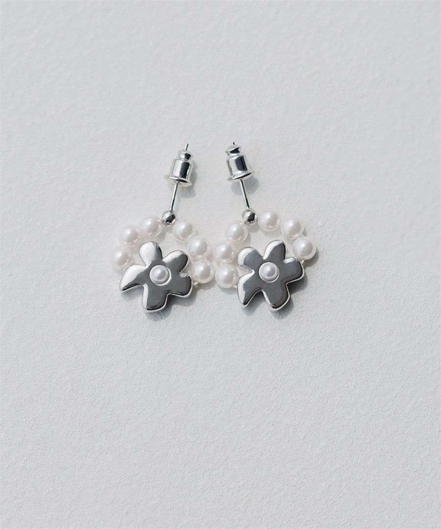 【当日発送】ラウンドパールフラワーピアス