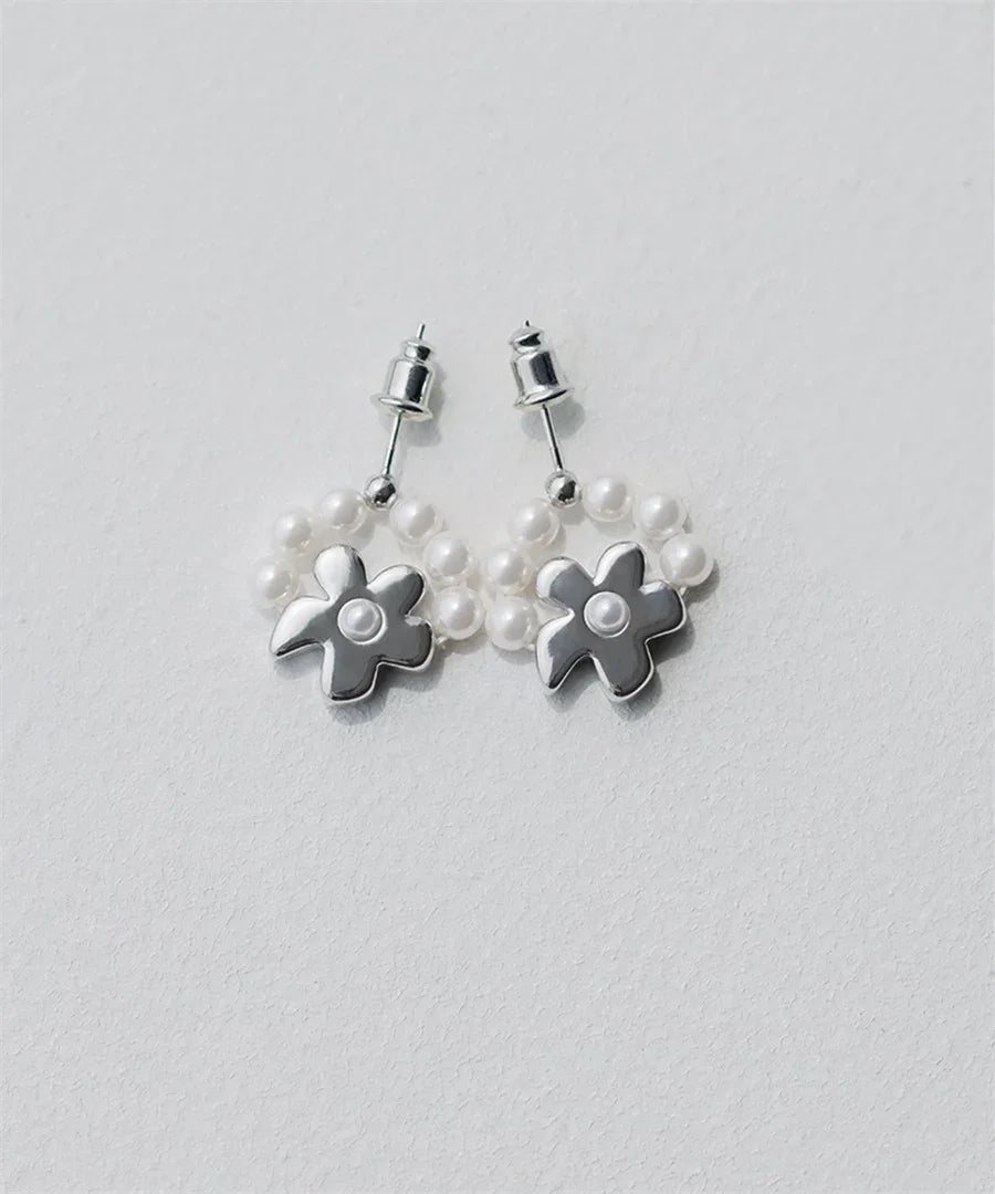 【当日発送】ラウンドパールフラワーピアス